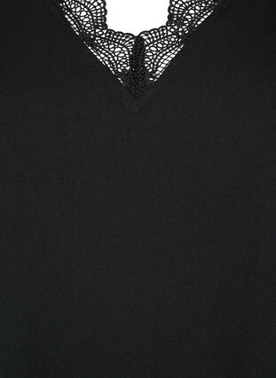Bluse med v-hals og blondekant, Black, Packshot image number 2