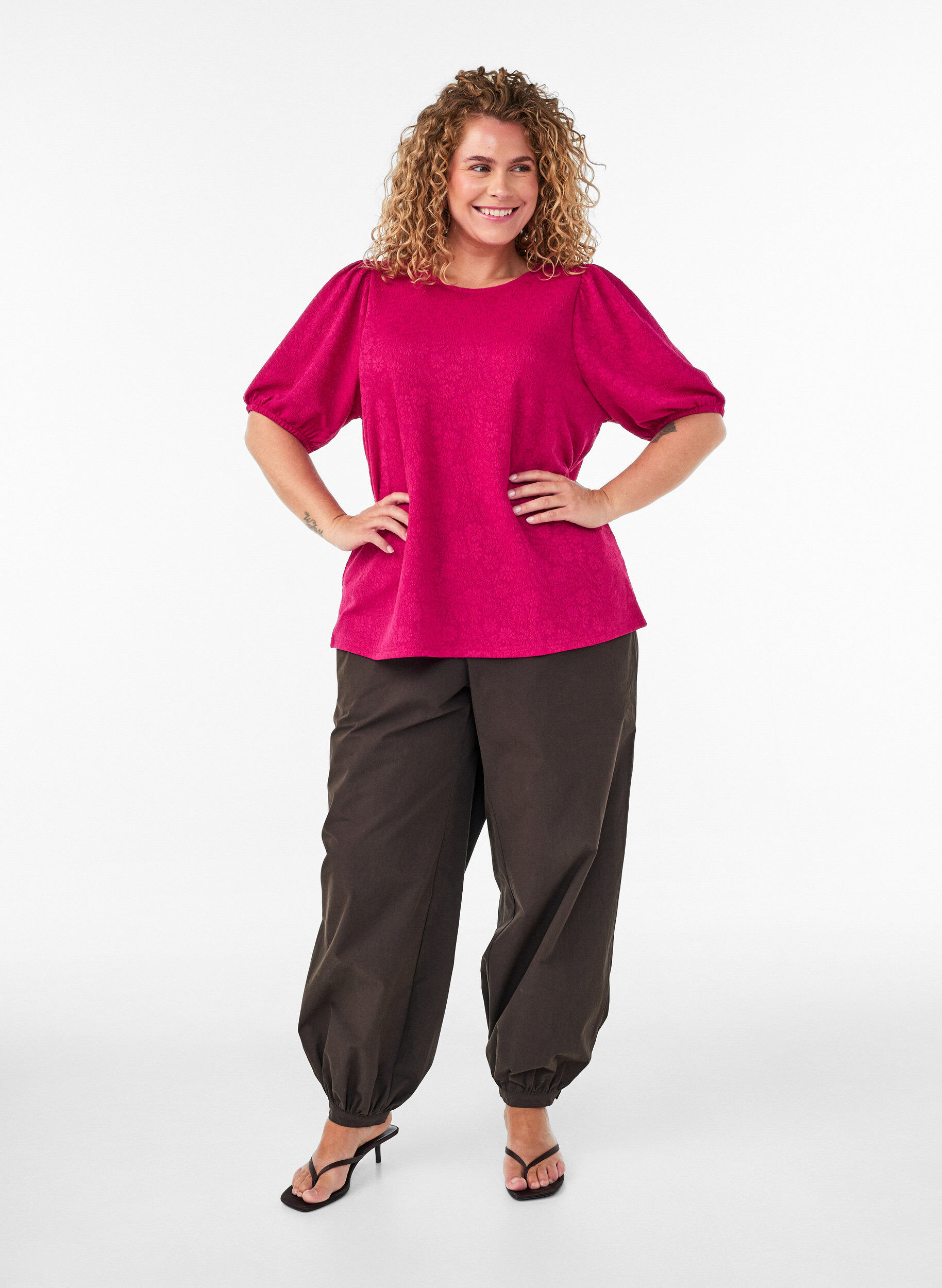 ZizziBluse med struktur og korte &aelig;rmer, Lyser&oslash;d, Model image number 1