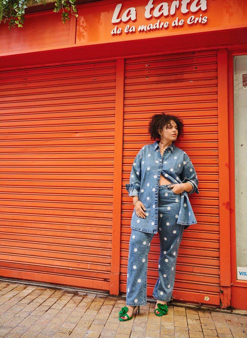 Højtaljede Gemma jeans med margueritter, Blå, Image image number 0