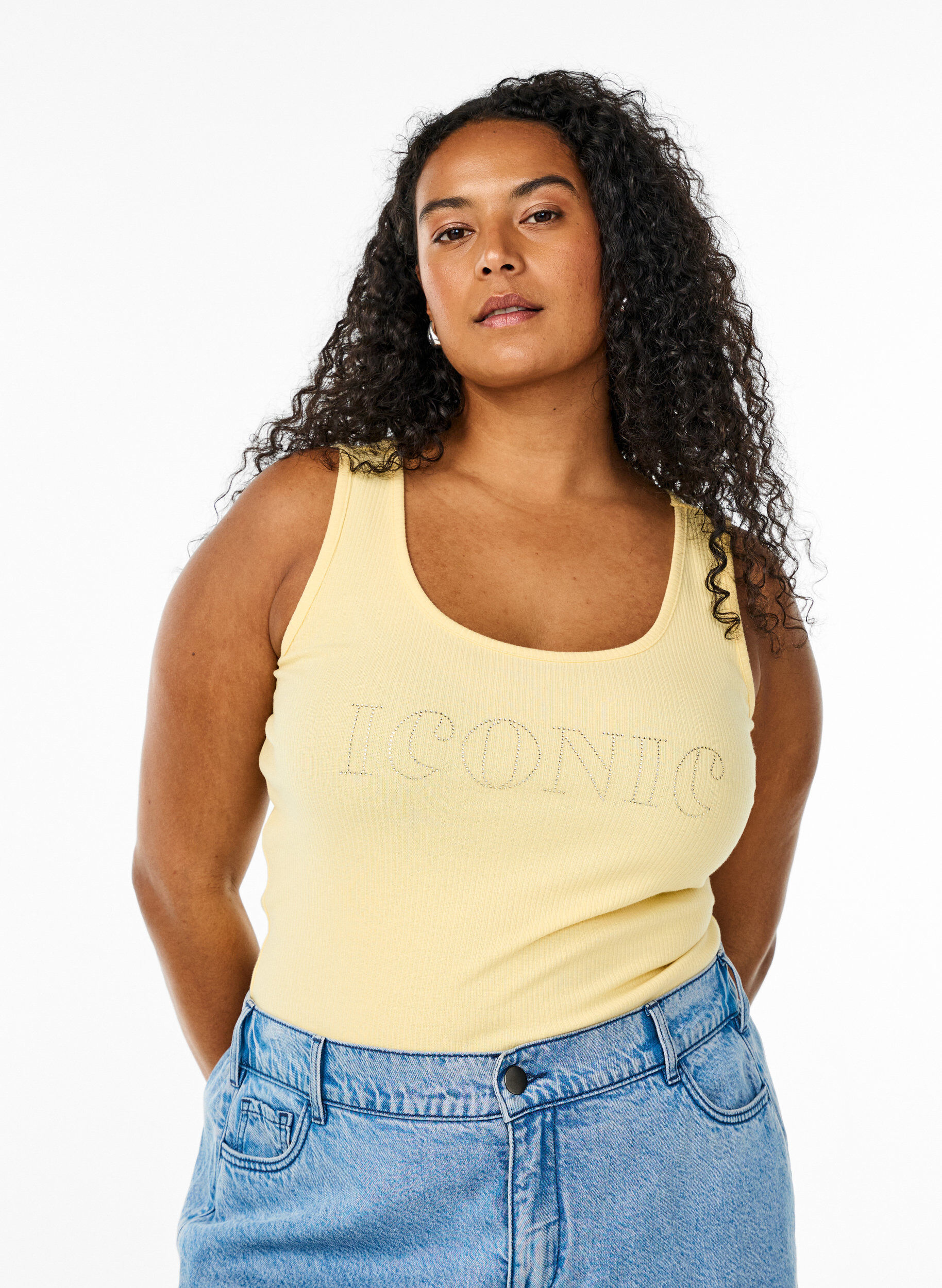 T&aelig;tsiddende tanktop med rhinsten, Gul, Model