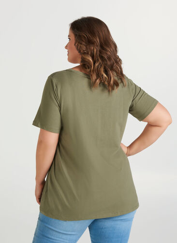 Basis t-shirt, Deep Lichen Green, Model image number 0