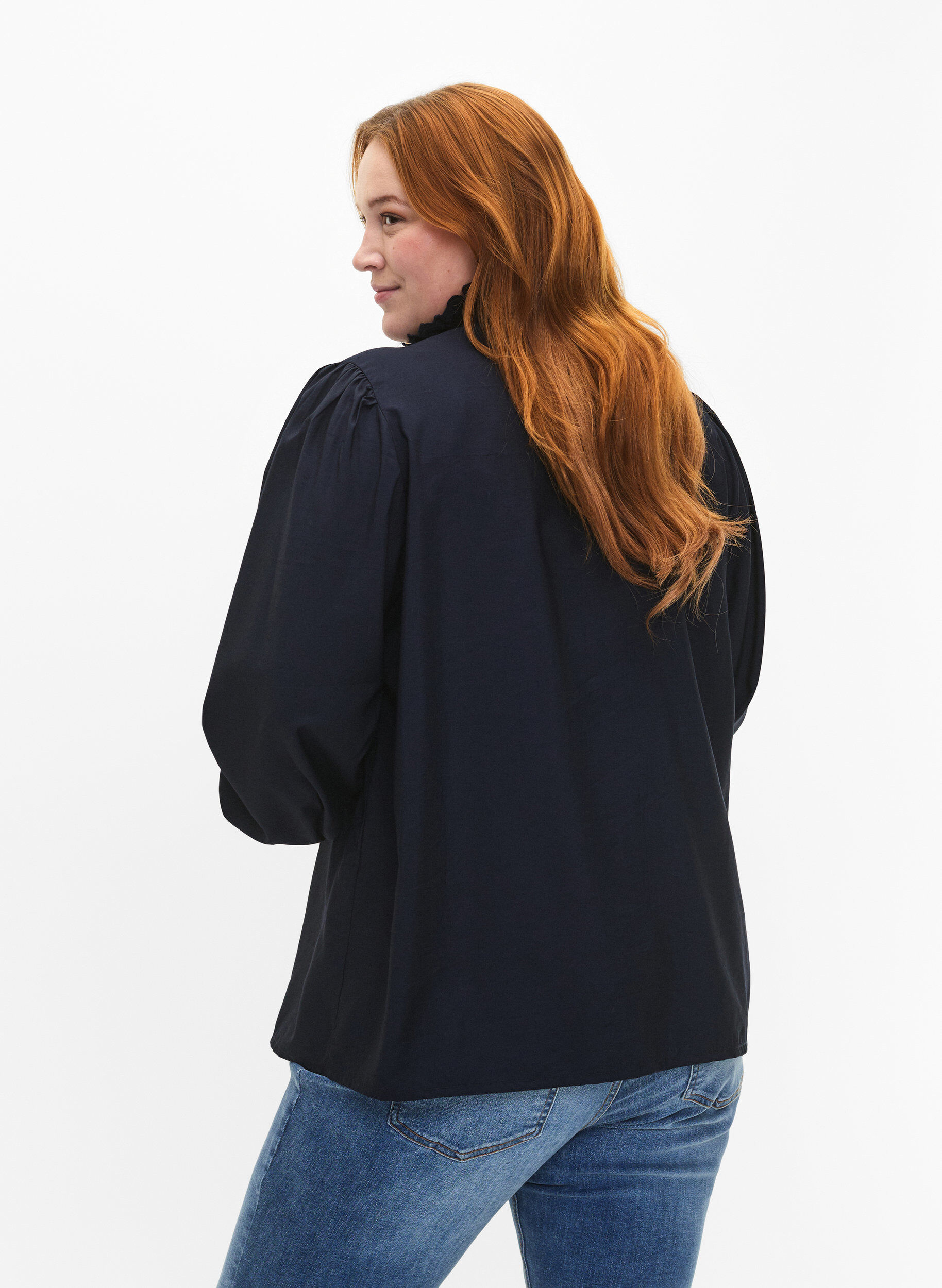 Zizzi Skjortebluse i viskose med fl&aelig;ser, Sky Captain, Model image number 1