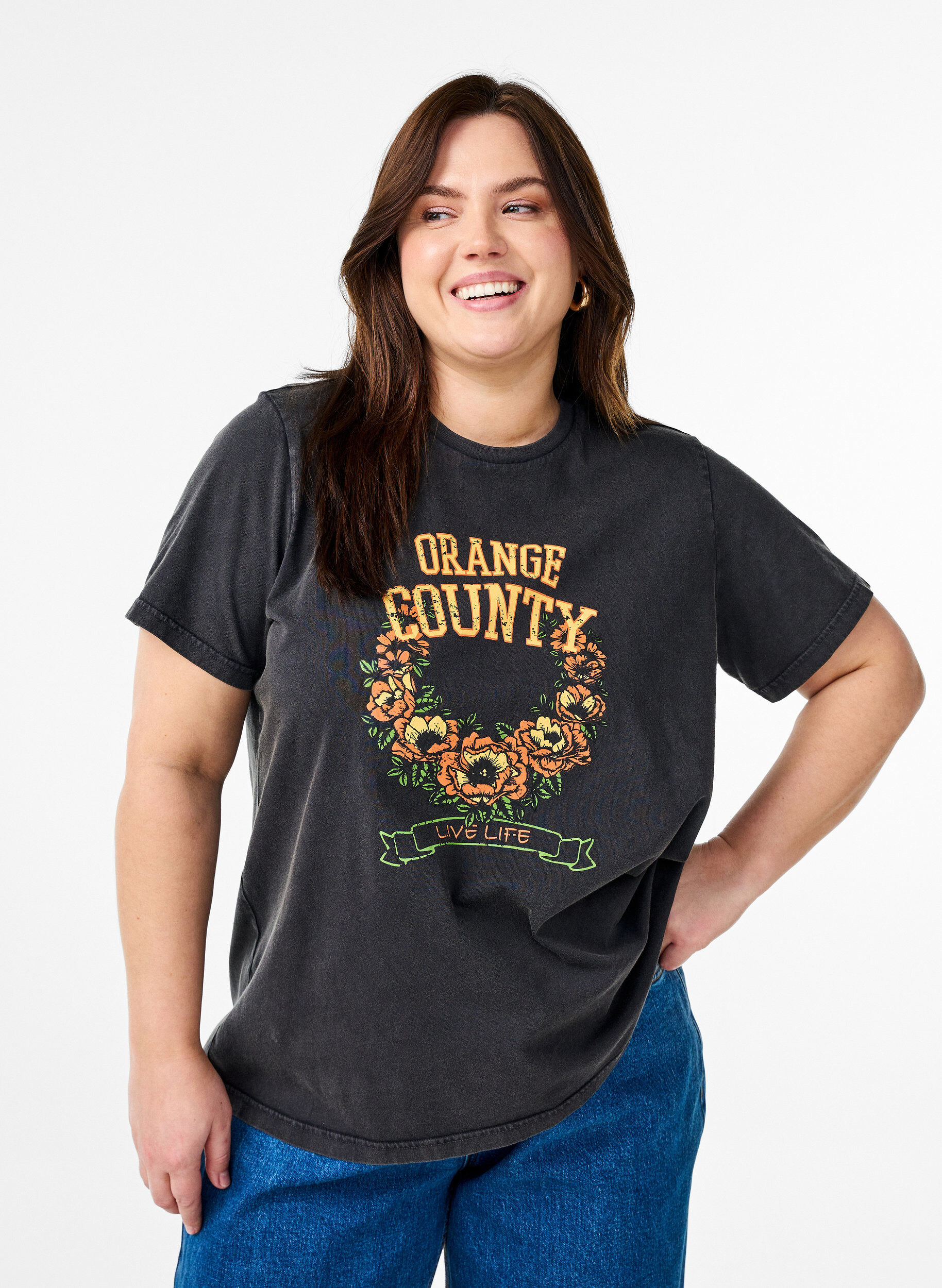 Zizzi T-shirt i &oslash;kologisk bomuld med cool motiv, Gr&aring;, Model image number 0