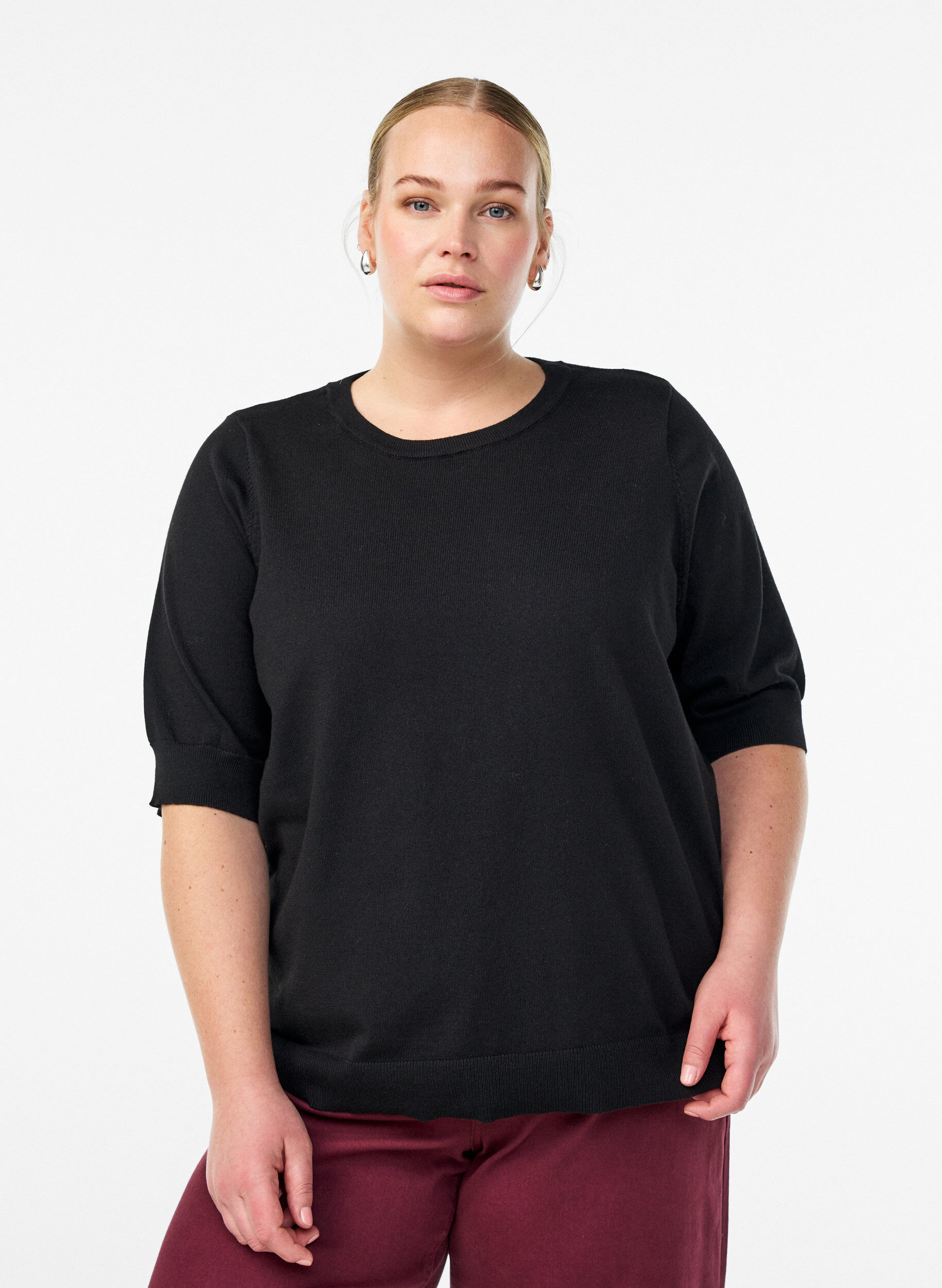 Finstrikket bluse med korte &aelig;rmer, Sort, Model