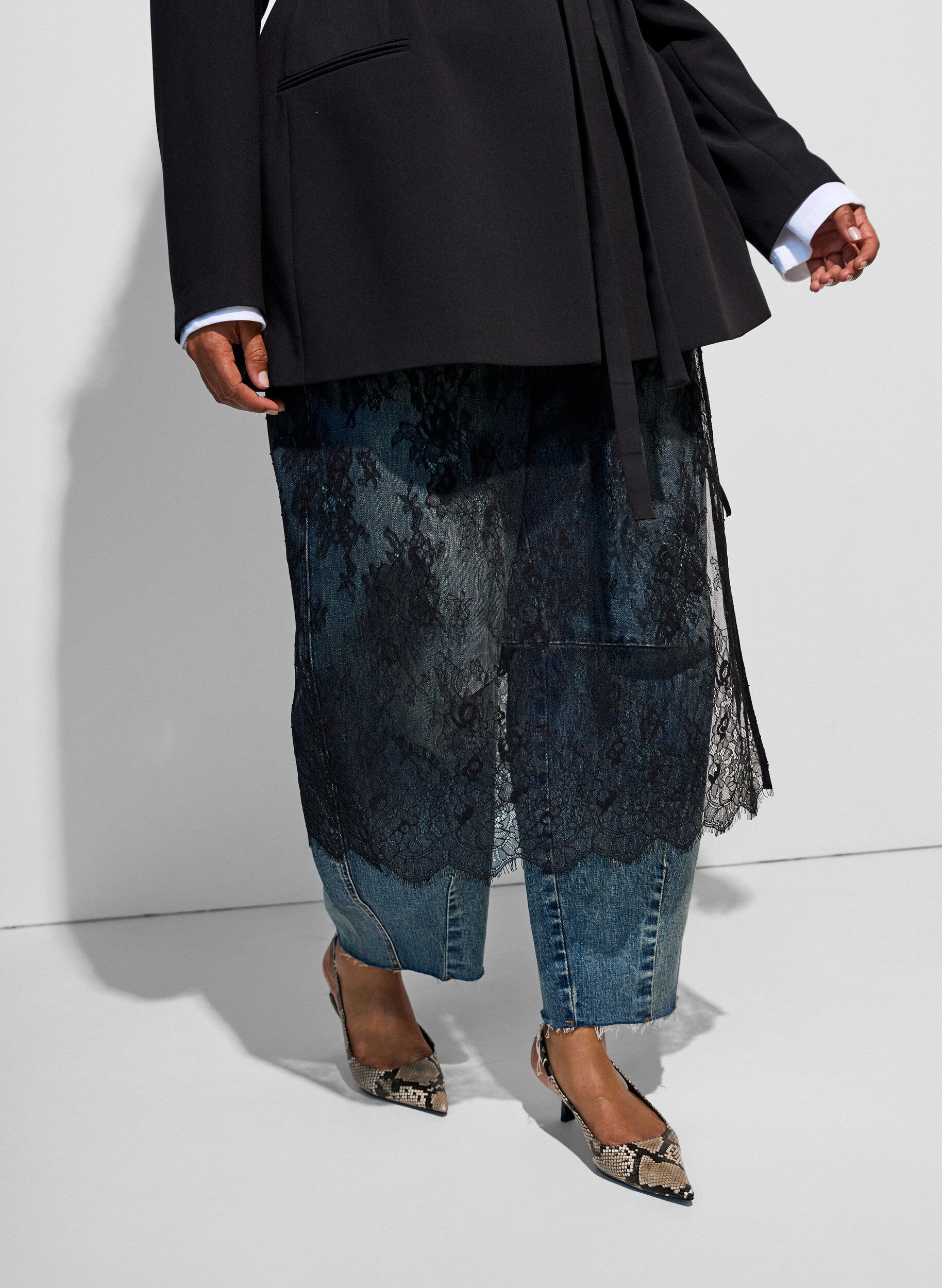 ZizziSl&aring;-om nederdel i blonde med bindeb&aring;nd, Sort, Model image number 1