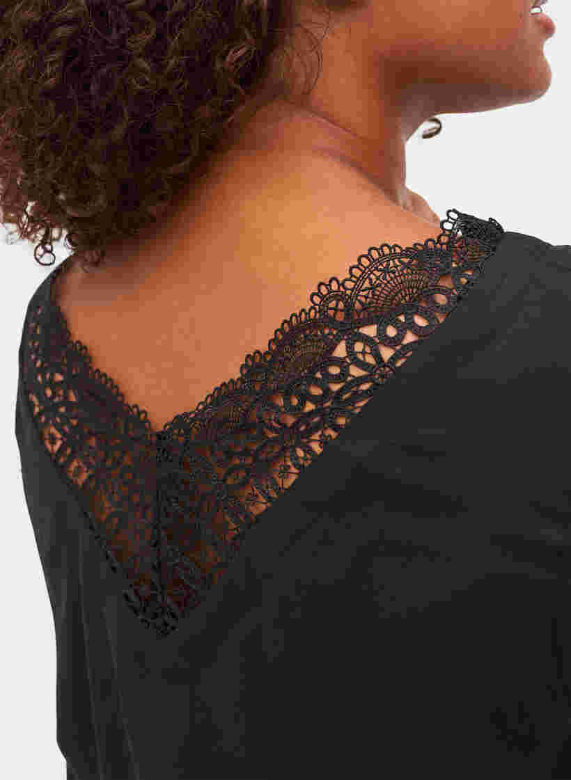 Bluse med 3/4 ærmer og blonderyg, Black, Model image number 1