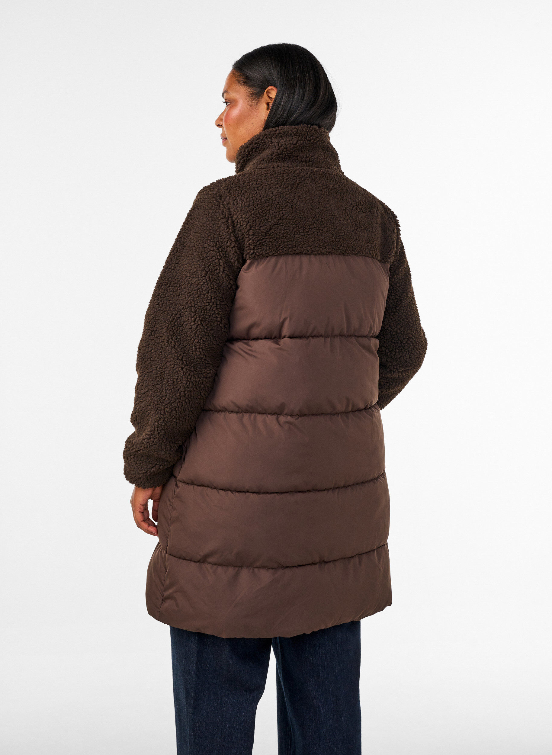 ZizziMellemlang pufferjakke med teddyfleece, Brun, Model image number 2