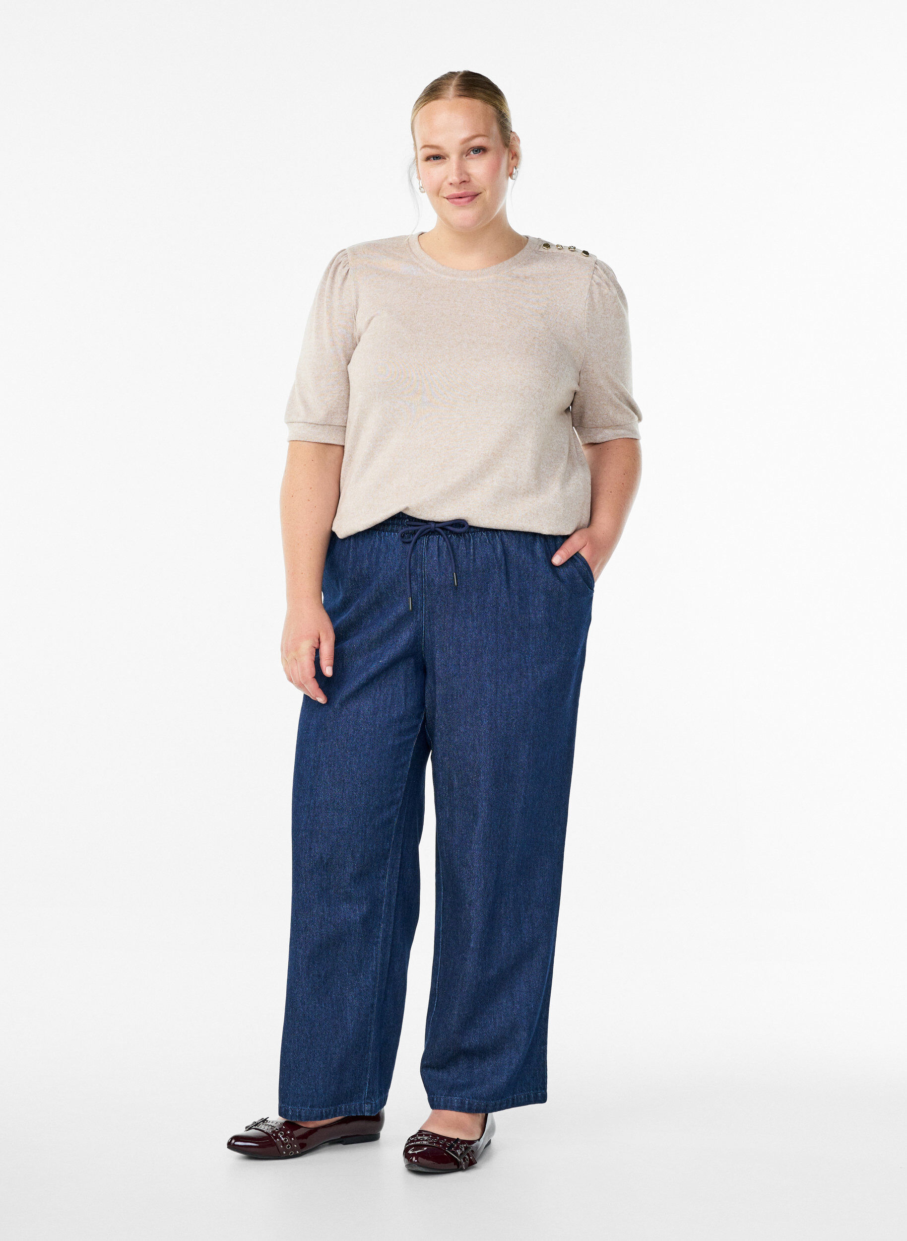 Zizzi Bluse med knapdetalje og korte puf&aelig;rmer, Beige, Model image number 1