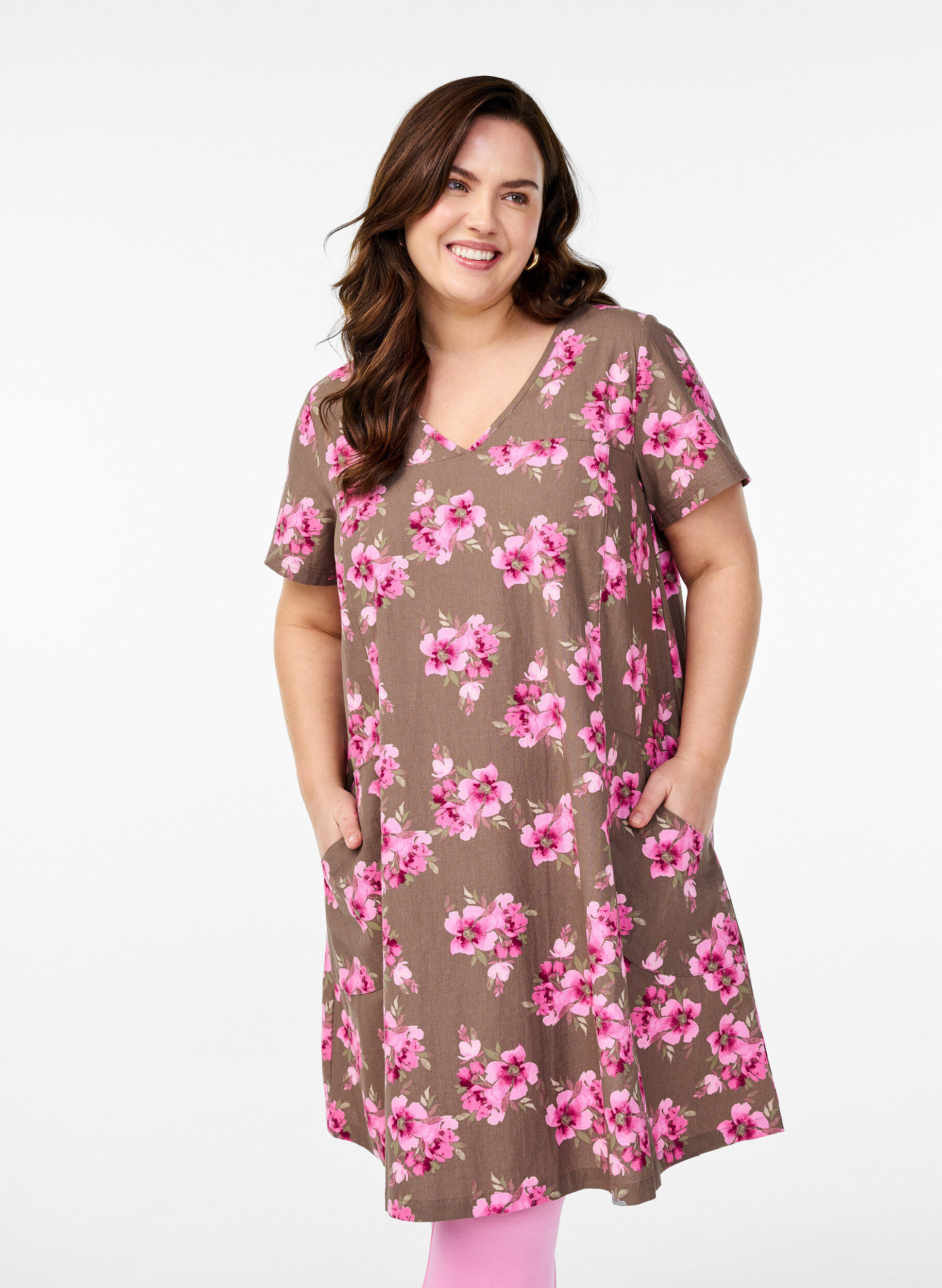 Zizzi Kort a-shape kjole med blomsterprint, Brun, Model image number 0