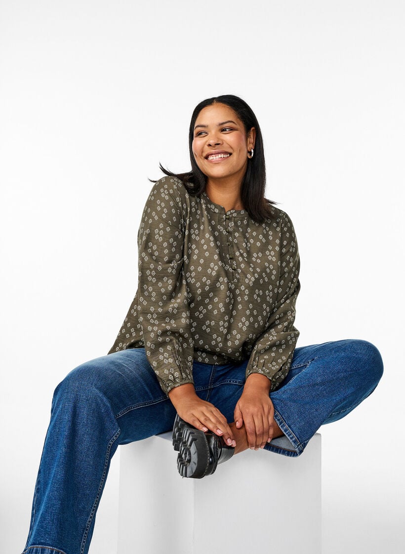 Lang&aelig;rmet bluse med m&oslash;nster og knapper, Gr&oslash;n, Image image number 0