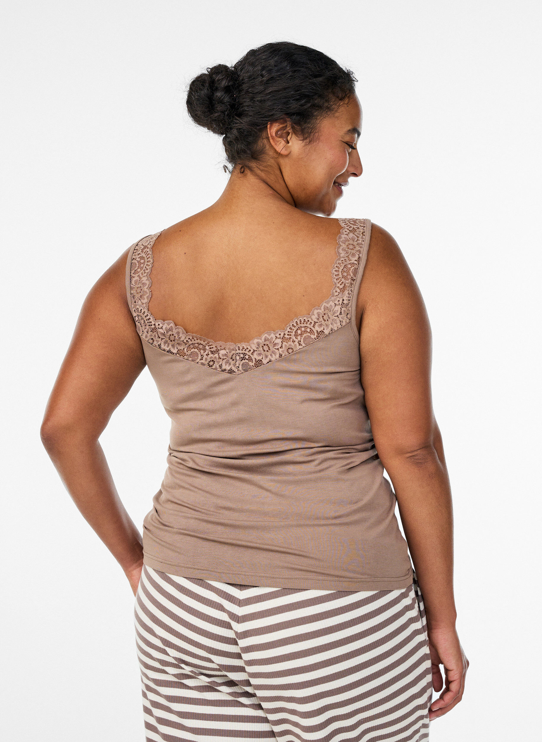 Zizzi Viskose top med blondekant, Beige, Model image number 2