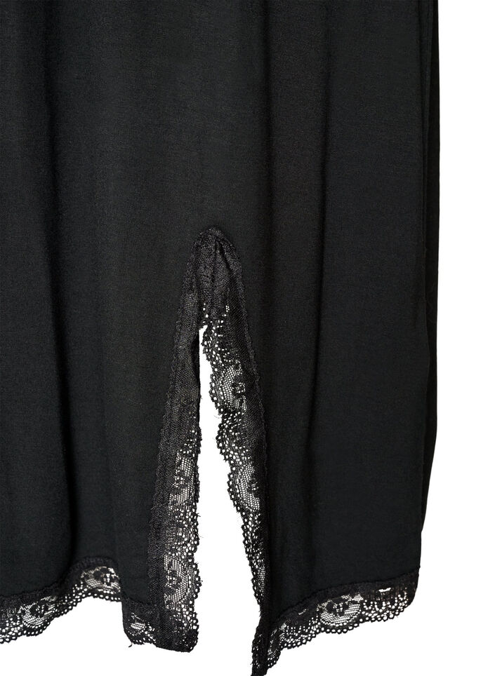 Natkjole i viskose med blonder og slids, Sort, Packshot image number 3