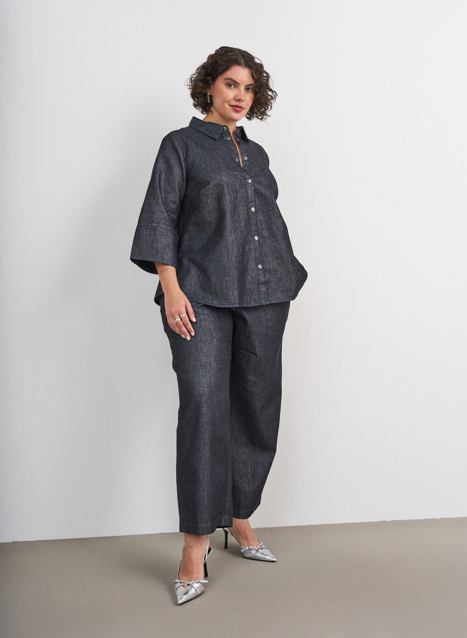 ZizziDenimskjorte med glimmertr&aring;d og 3/4-&aelig;rmer, Gr&aring;, Model image number 1