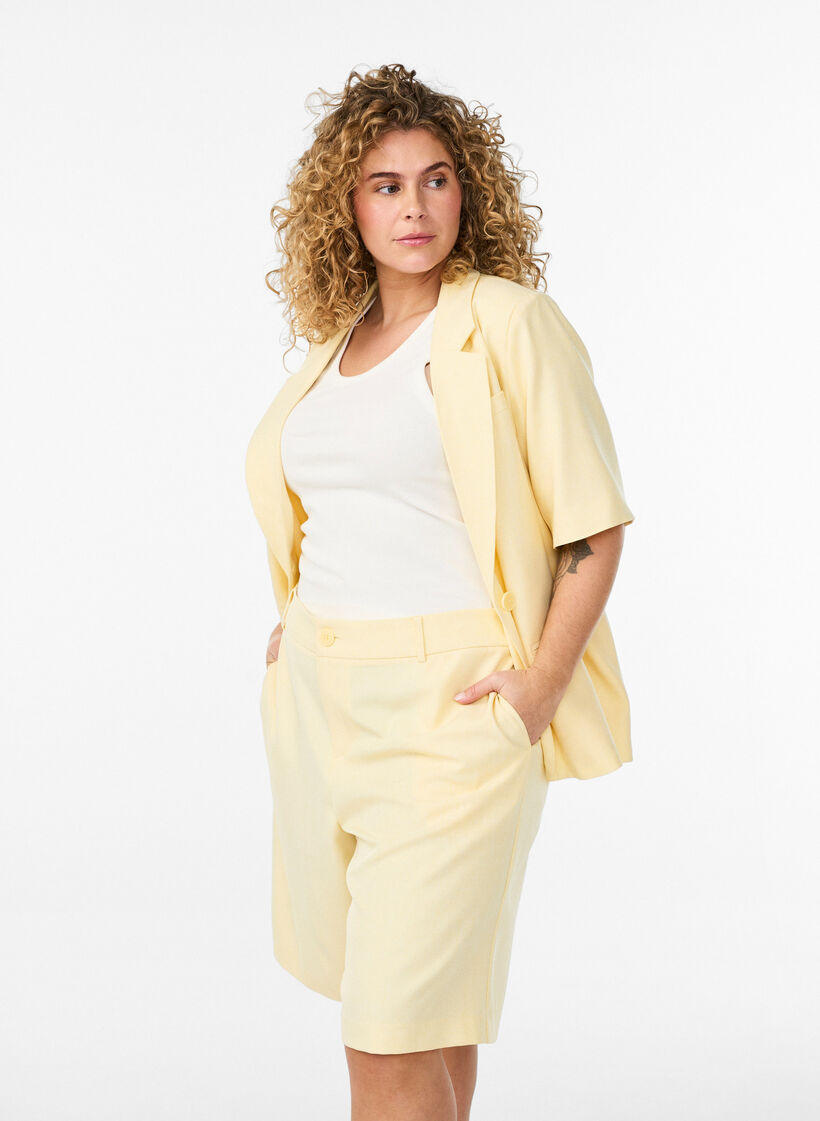 L&oslash;se bermudashorts med h&oslash;j talje, Gul, Model image number 0