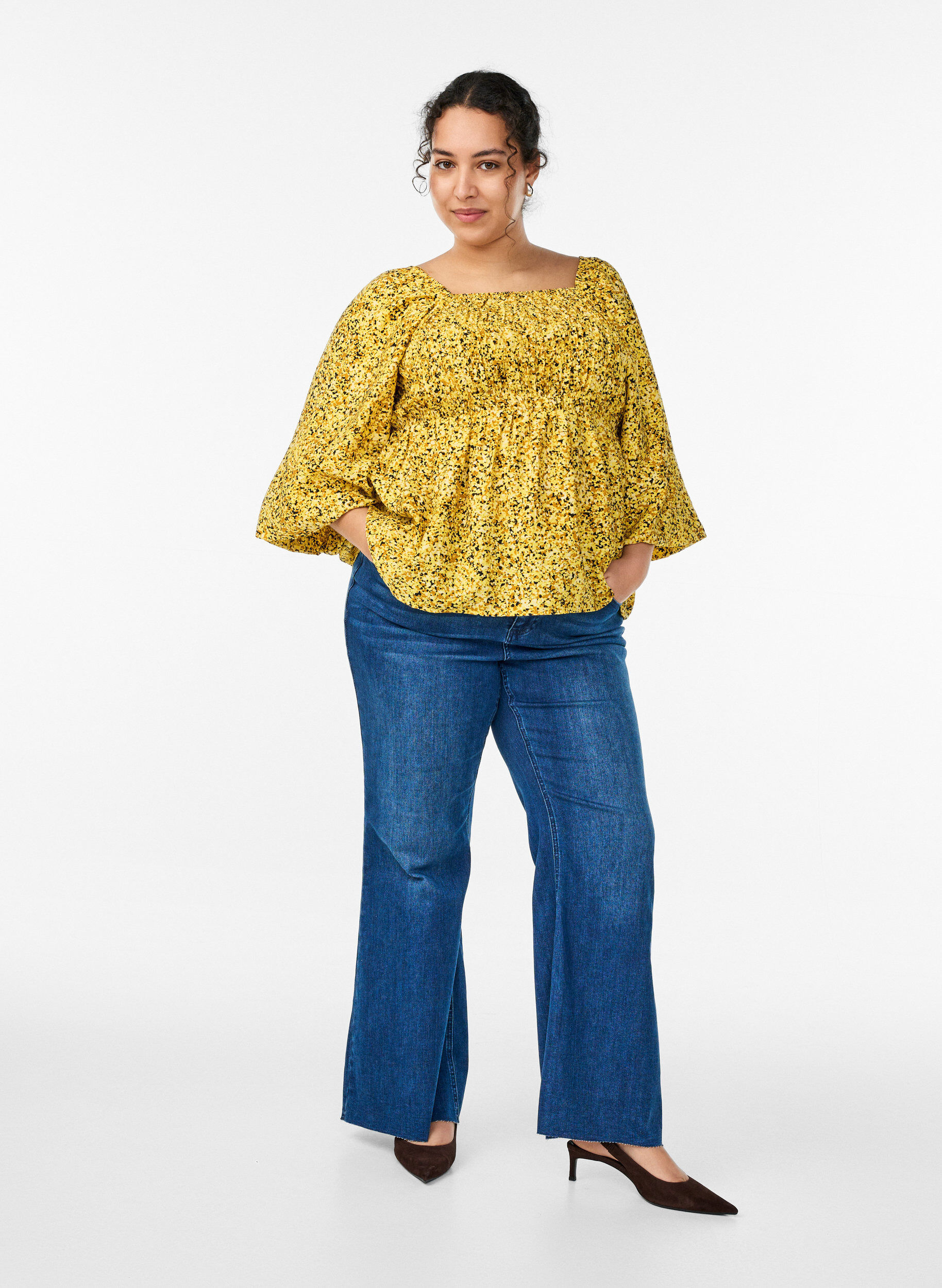 ZizziBluse med smock og firkantet halsudsk&aelig;ring, Gul, Model image number 1