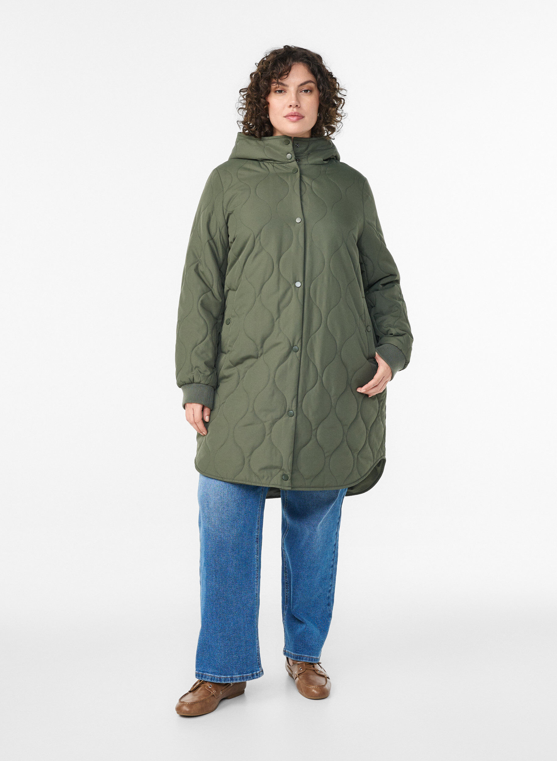 ZizziMellemlang quiltet jakke med h&aelig;tte, Gr&oslash;n, Model image number 1