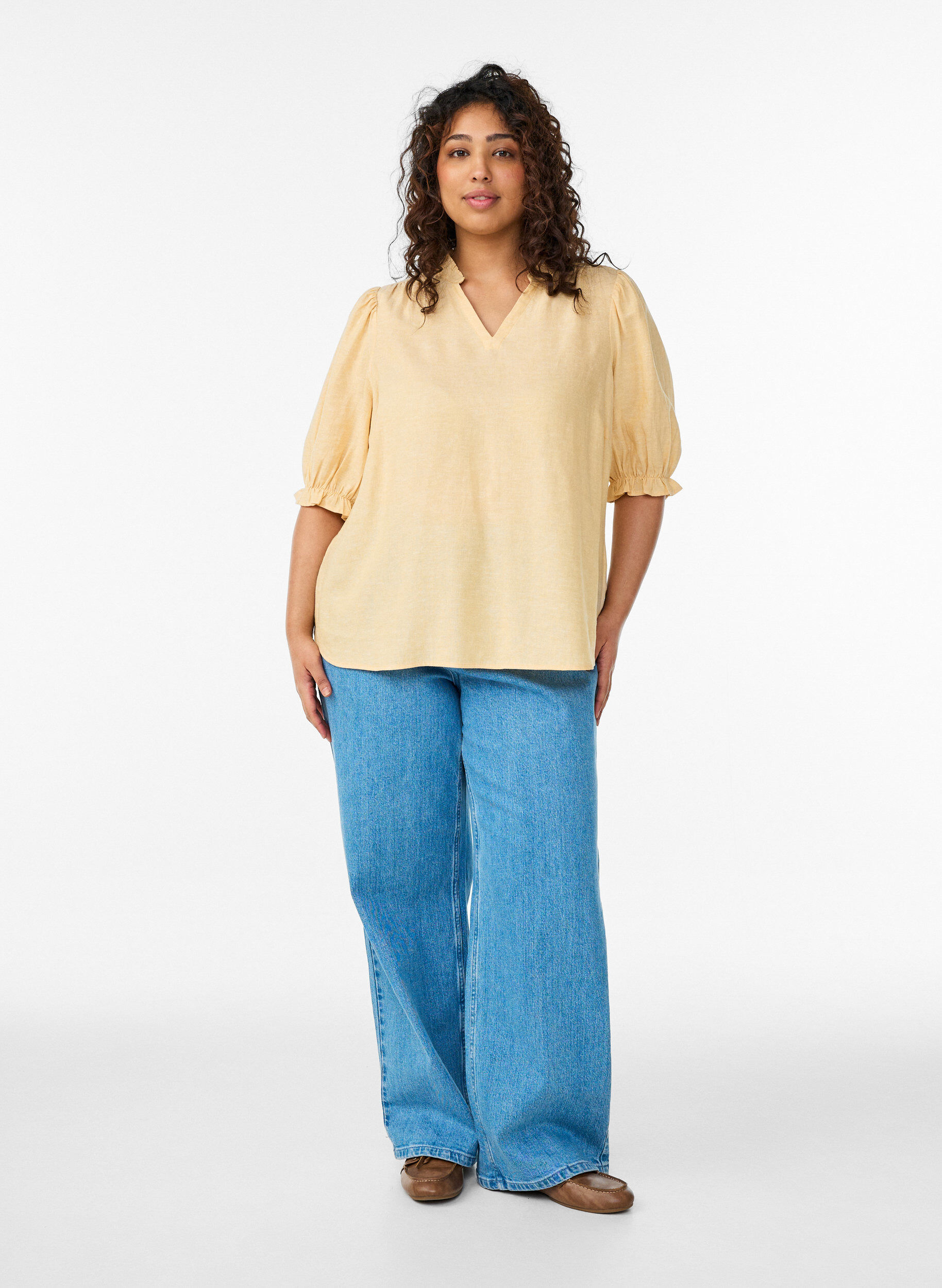 Zizzi Bluse i h&oslash;r og viskose med 1/2 &aelig;rmer, Gul, Model image number 1