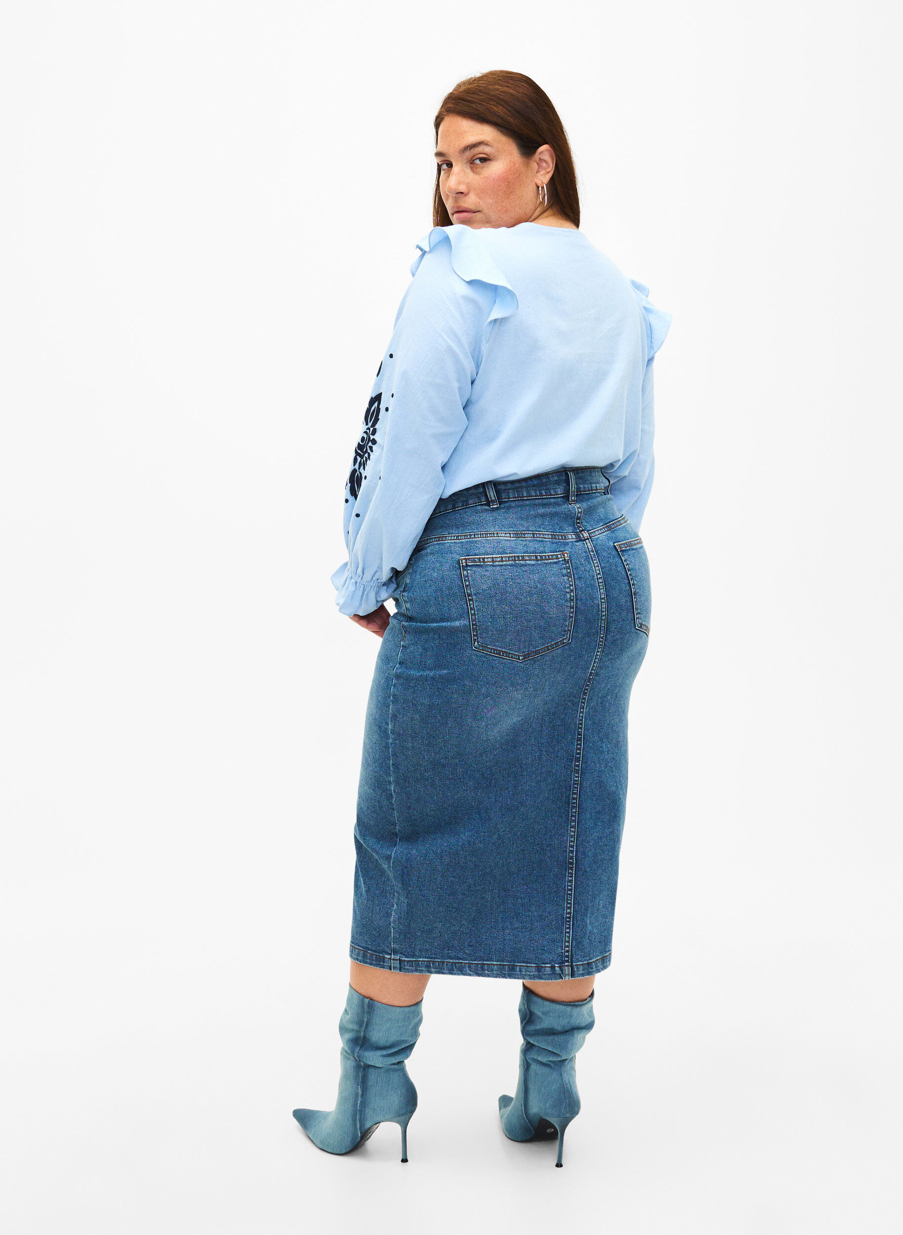 Zizzi Denim nederdel med slids foran, Blue denim, Model image number 1