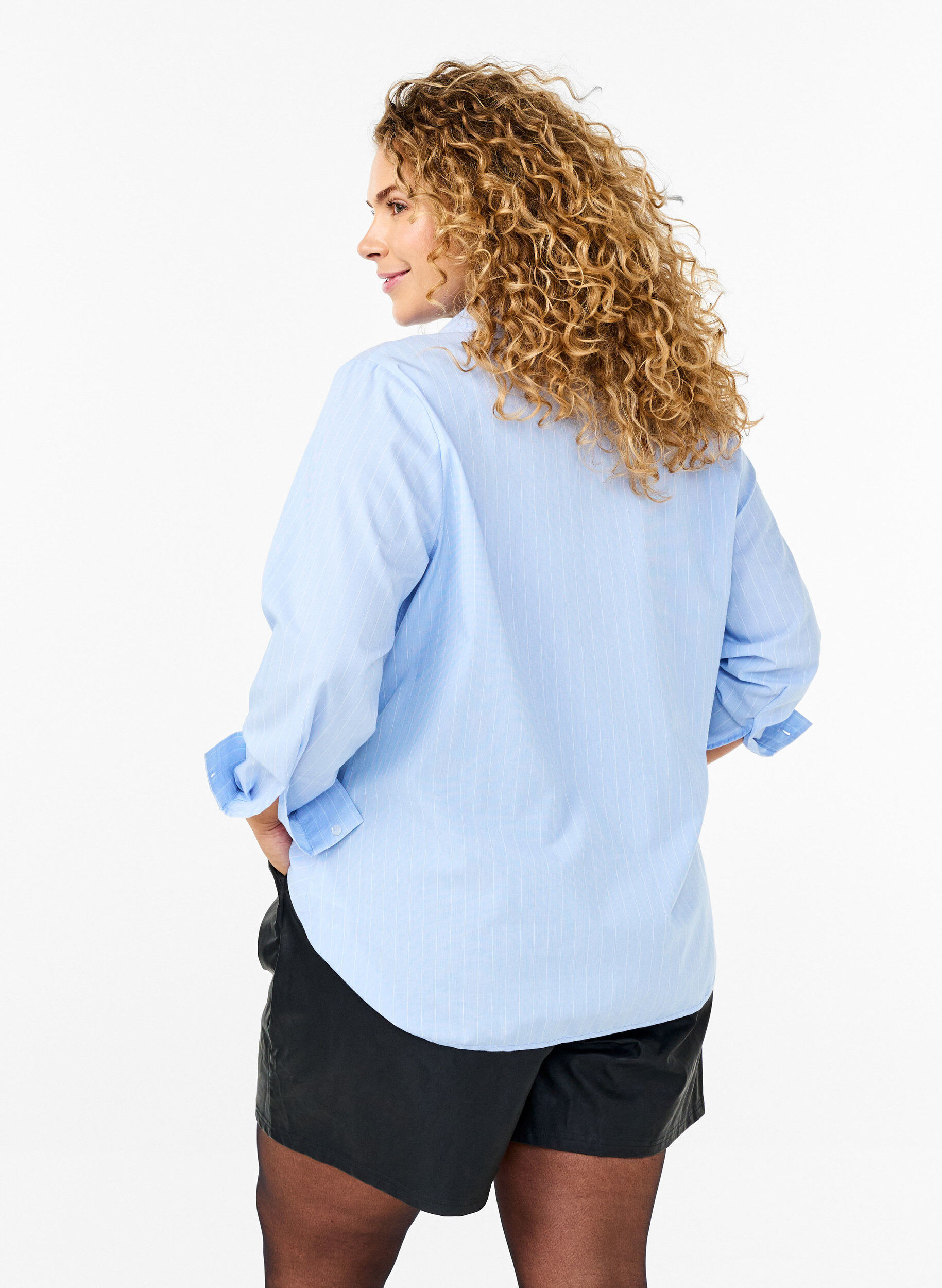 Zizzi L&oslash;se shorts i imiteret l&aelig;der, Black, Model image number 1