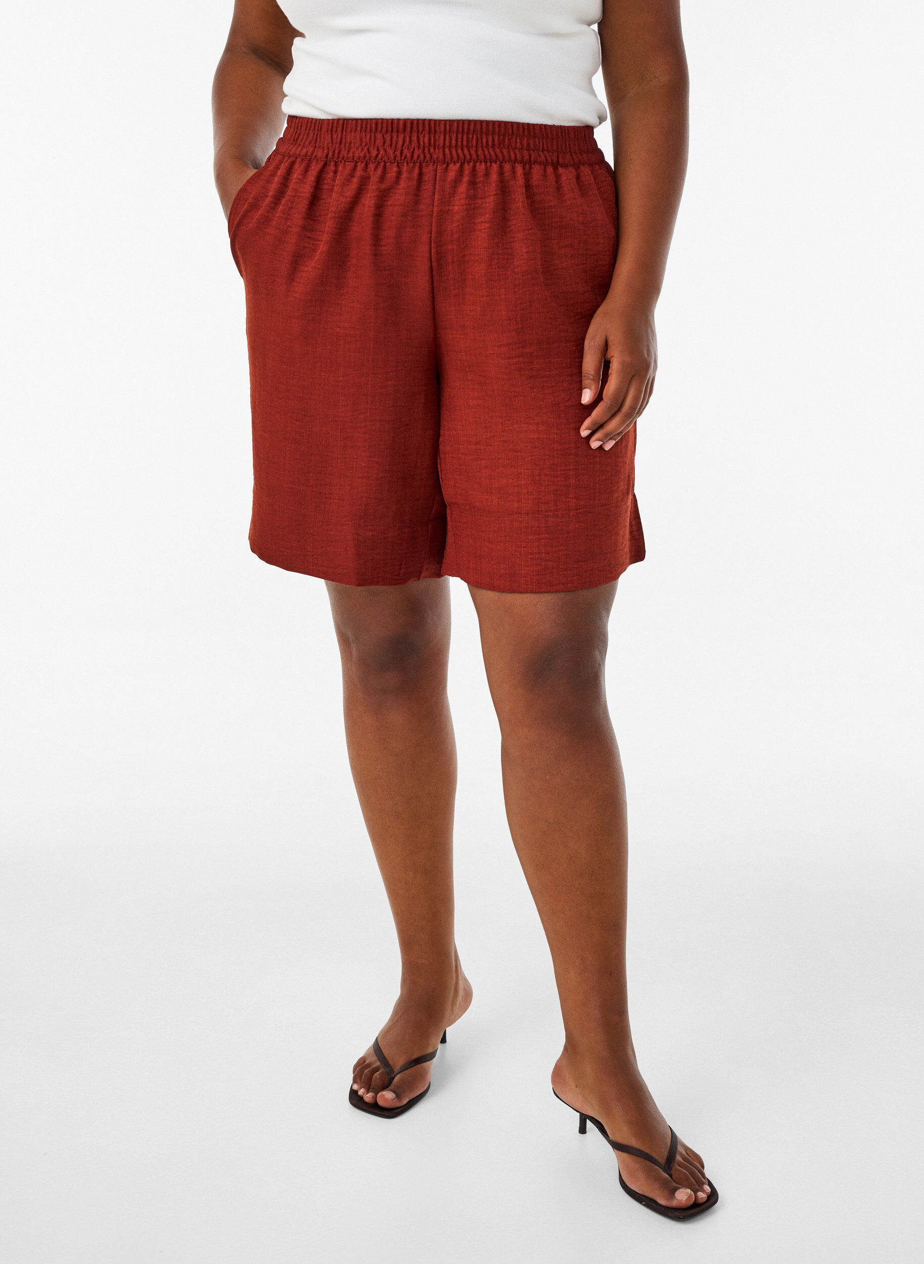 Shorts med lommer og h&oslash;j talje, R&oslash;d, Model