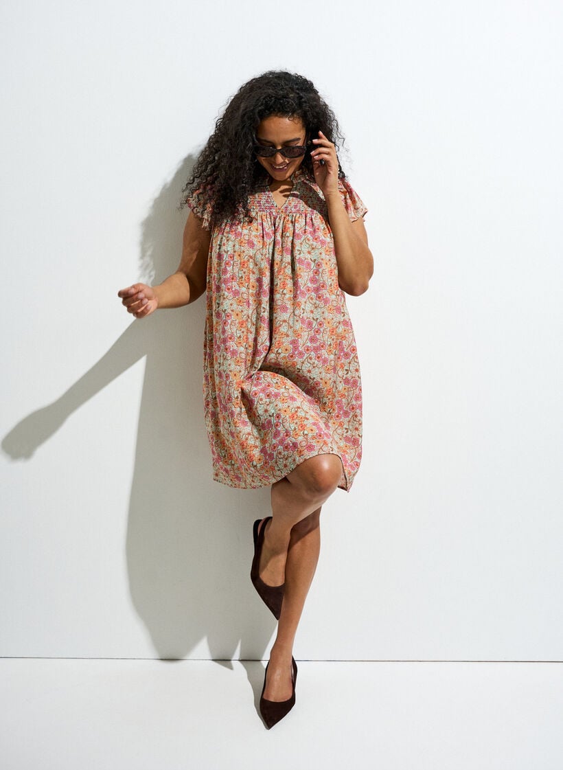 Kort kjole i viskose med smock og blomsterprint, Orange, Image image number 0