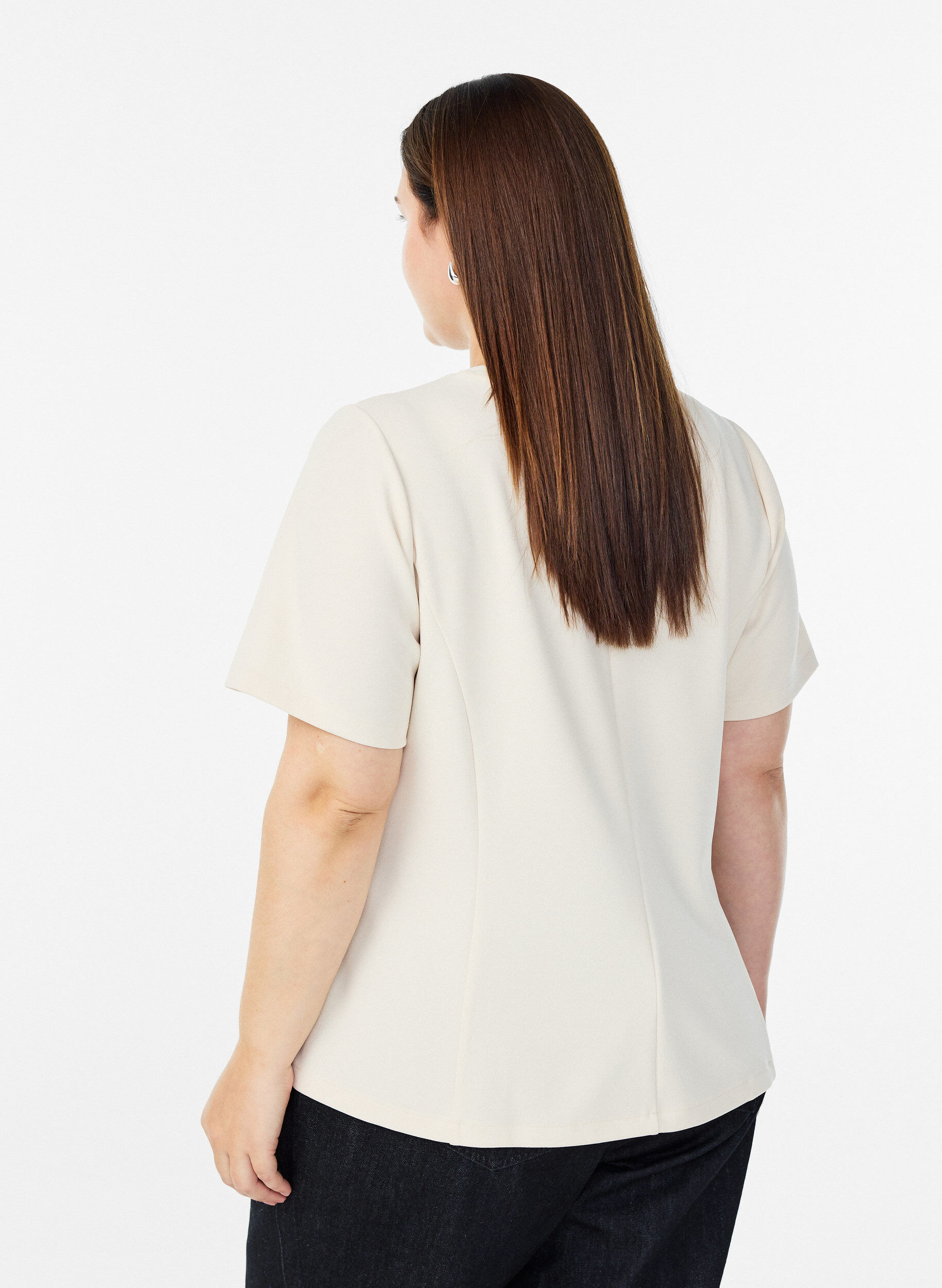 Zizzi Kort&aelig;rmet bluse med formsyede indsnit, Beige, Model image number 2