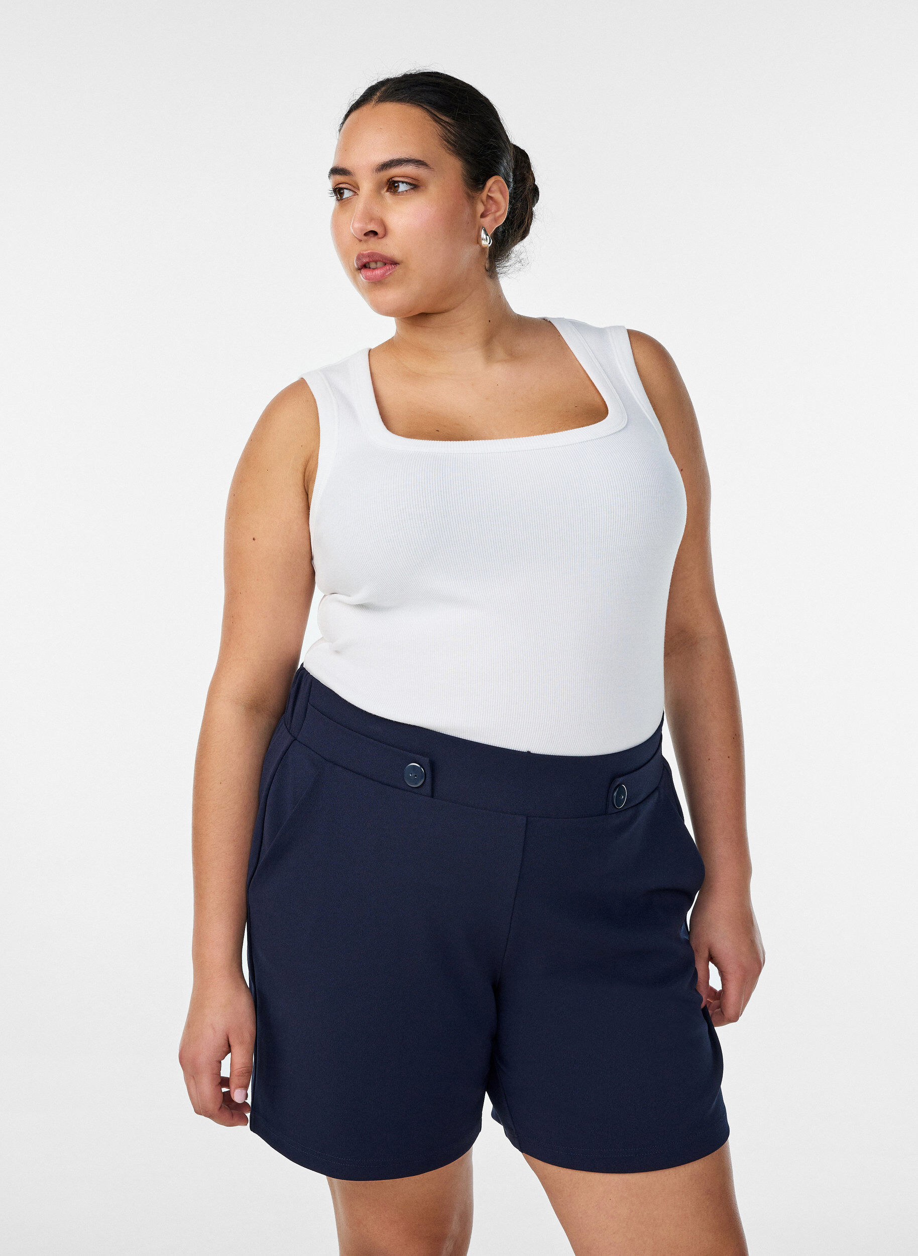 Shorts med lommer og l&oslash;s pasform, Bl&aring;, Model