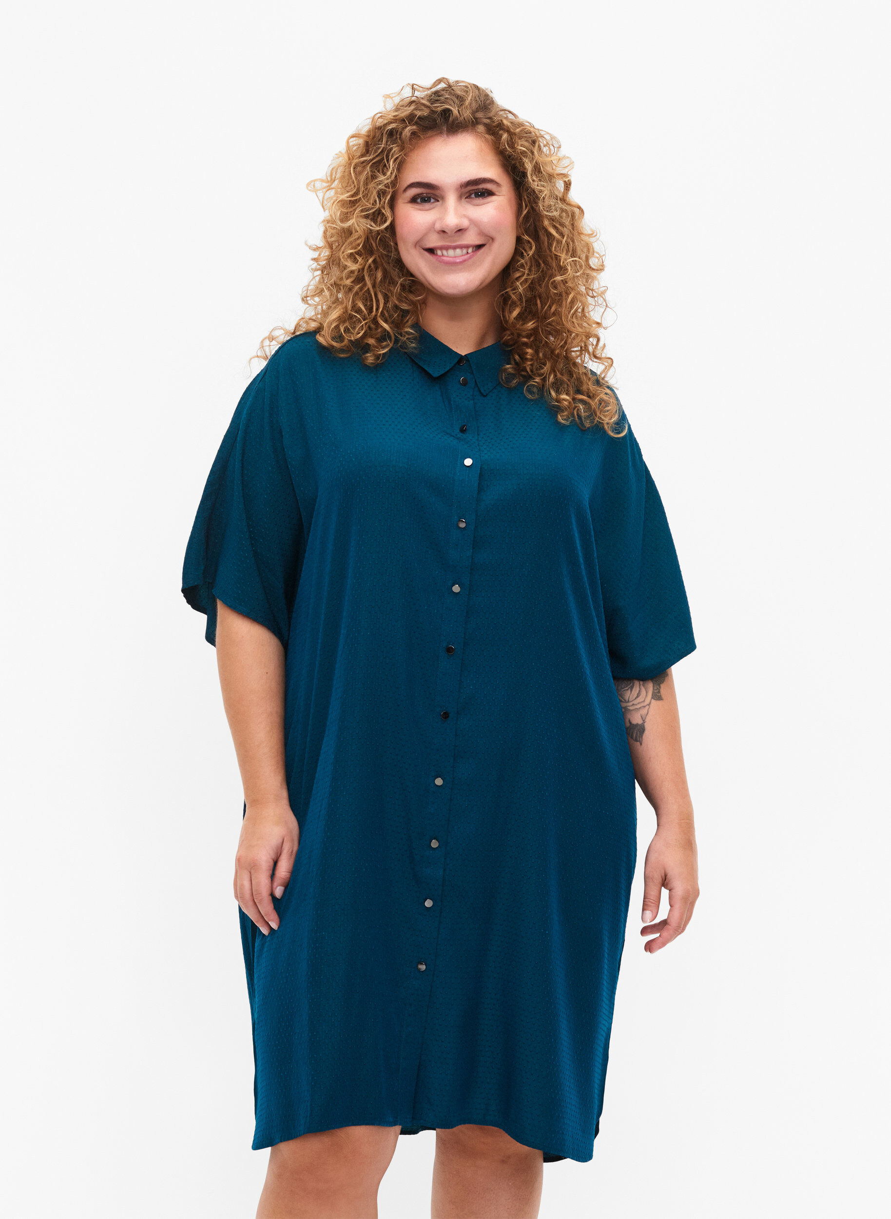 Zizzi Kort&aelig;rmet skjortekjole med prikket struktur, Deep Teal, Model image number 0