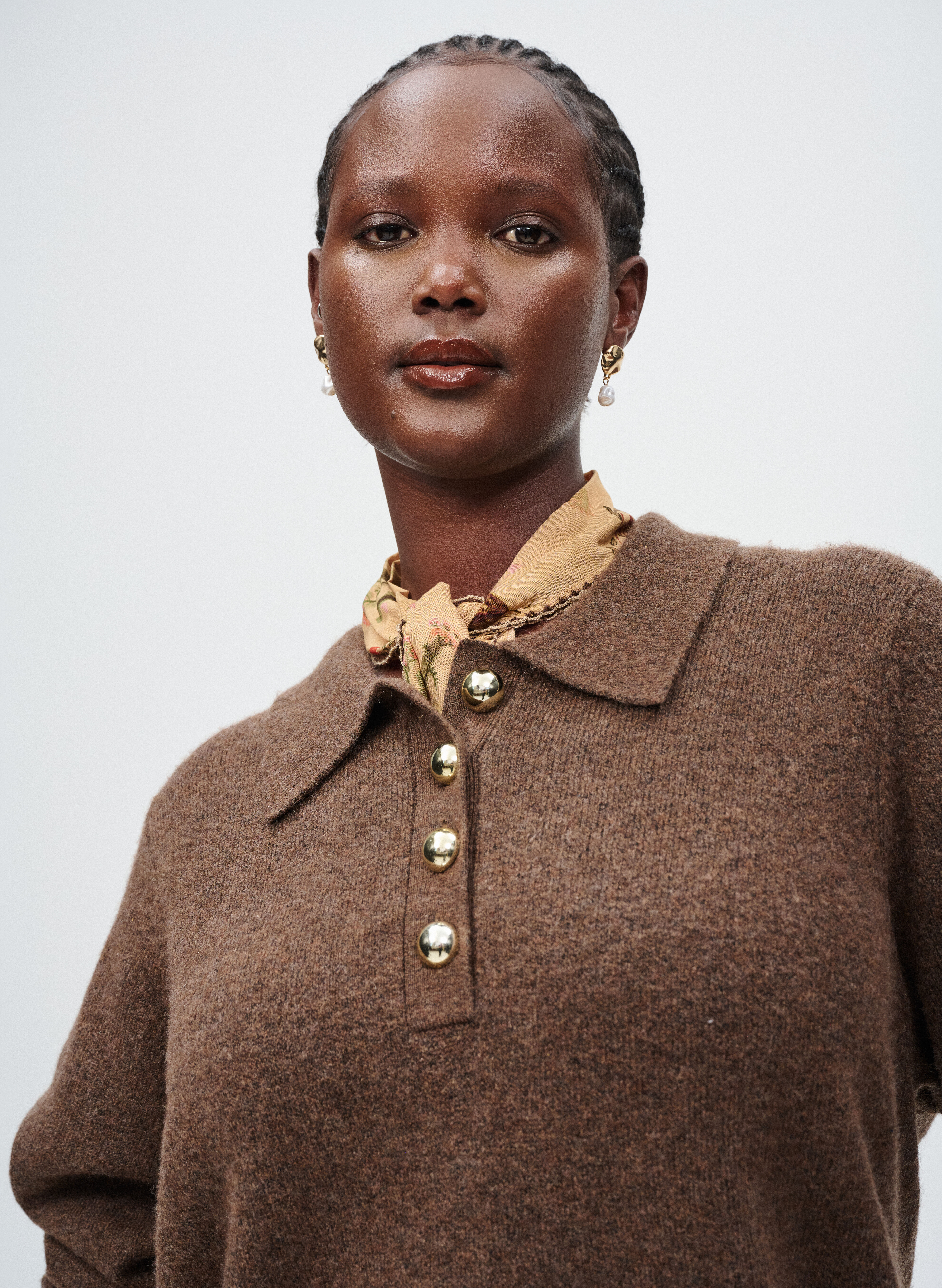 Zizzi Strikkjole med guldknapper, , Model