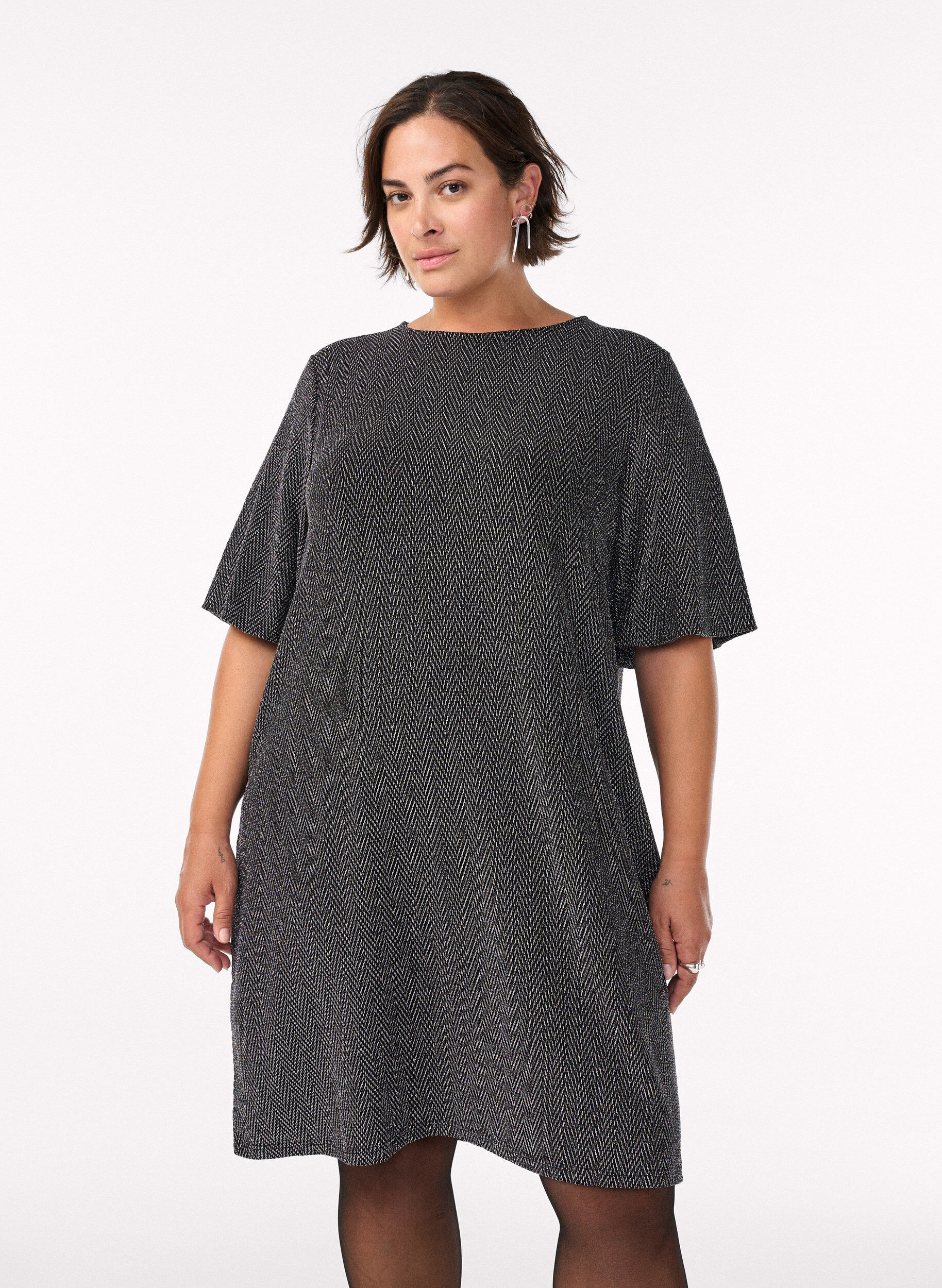 Kort kjole med glitterm&oslash;nster, Sort, Model