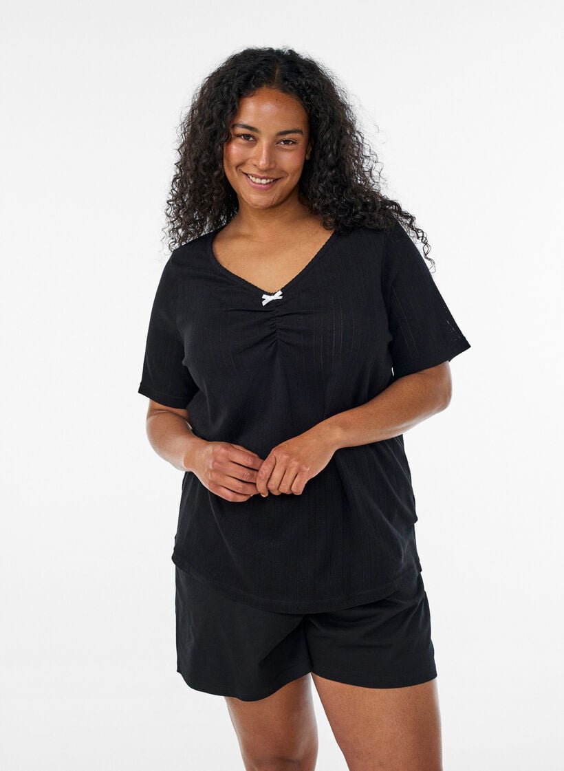 Natbluse i &oslash;kologisk bomuld med hulm&oslash;nster, Sort, Model image number 0