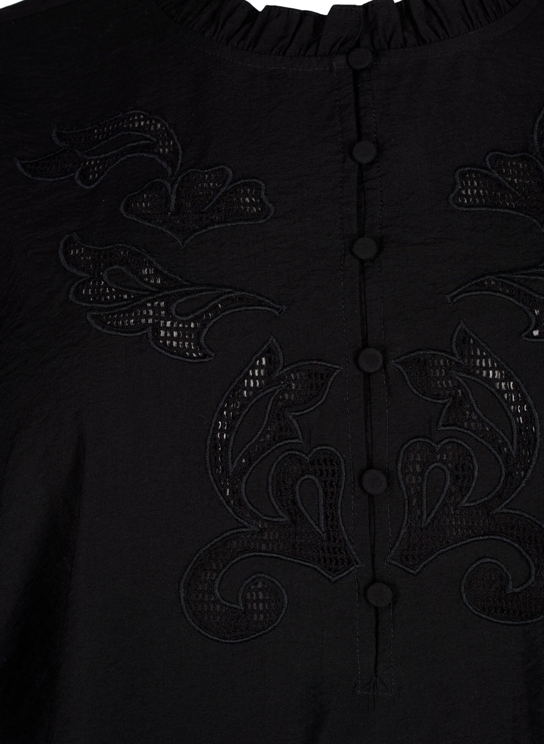 Zizzi Bluse med fl&aelig;ser og broderi anglaise, Black, Packshot image number 2