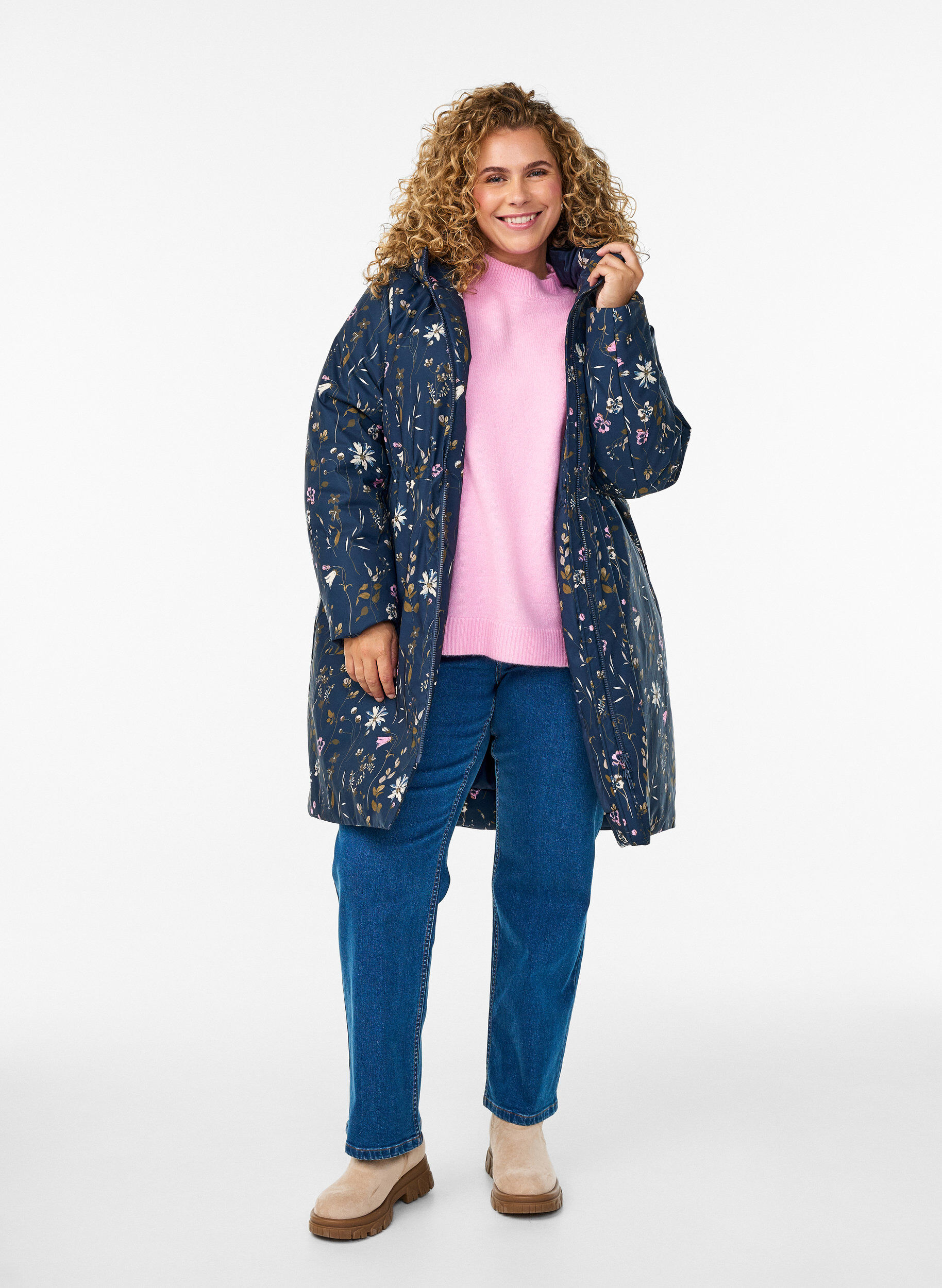 ZizziVatteret vinterjakke med blomsterprint, Bl&aring;, Model image number 1
