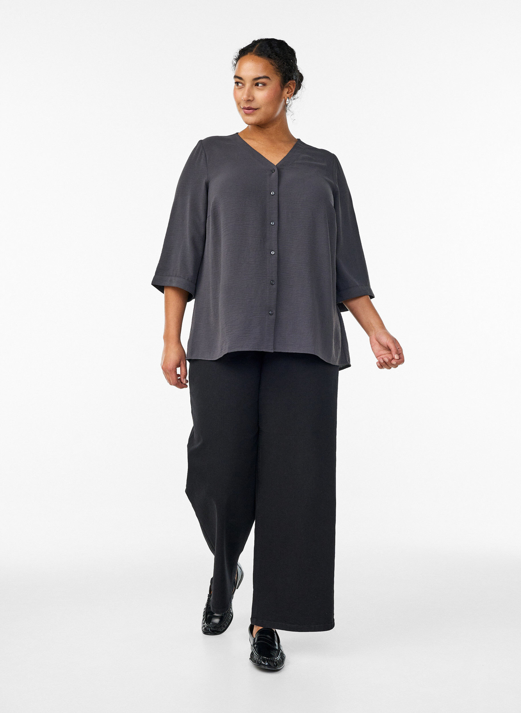 ZizziSkjortebluse med V-udsk&aelig;ring og 3/4-&aelig;rmer, Gr&aring;, Model image number 1