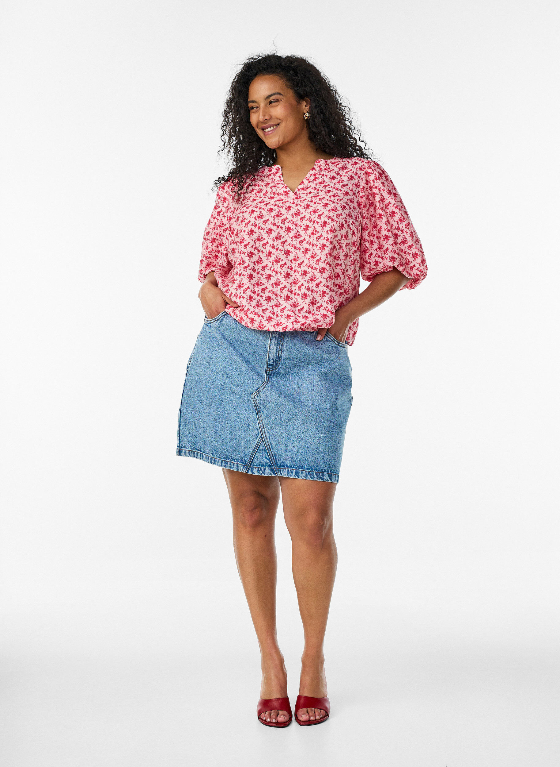 ZizziBlomstret viskosebluse med ballon&aelig;rmer, R&oslash;d, Model image number 1