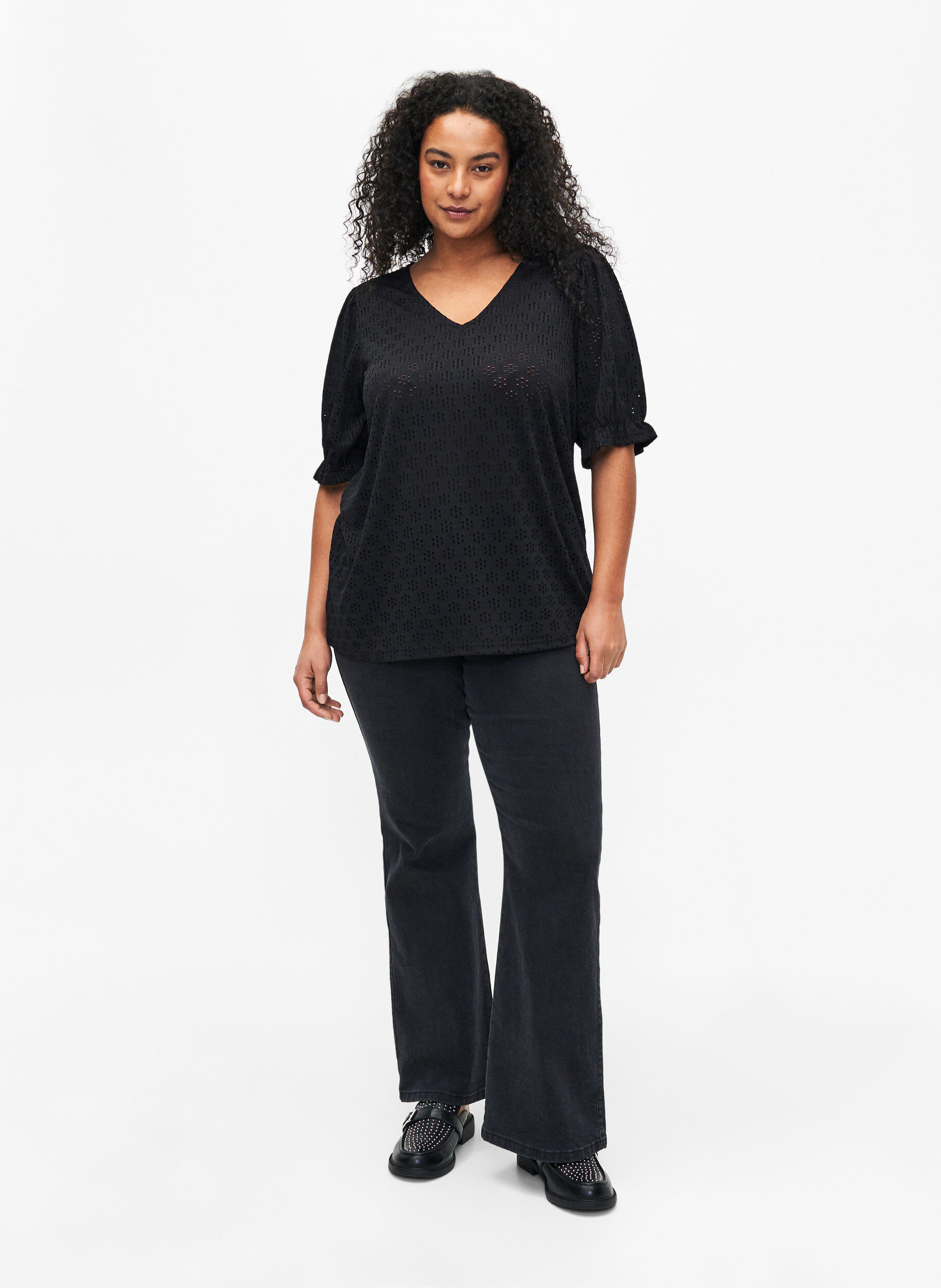 Zizzi V-hals bluse med hulm&oslash;nster, Black, Model image number 2