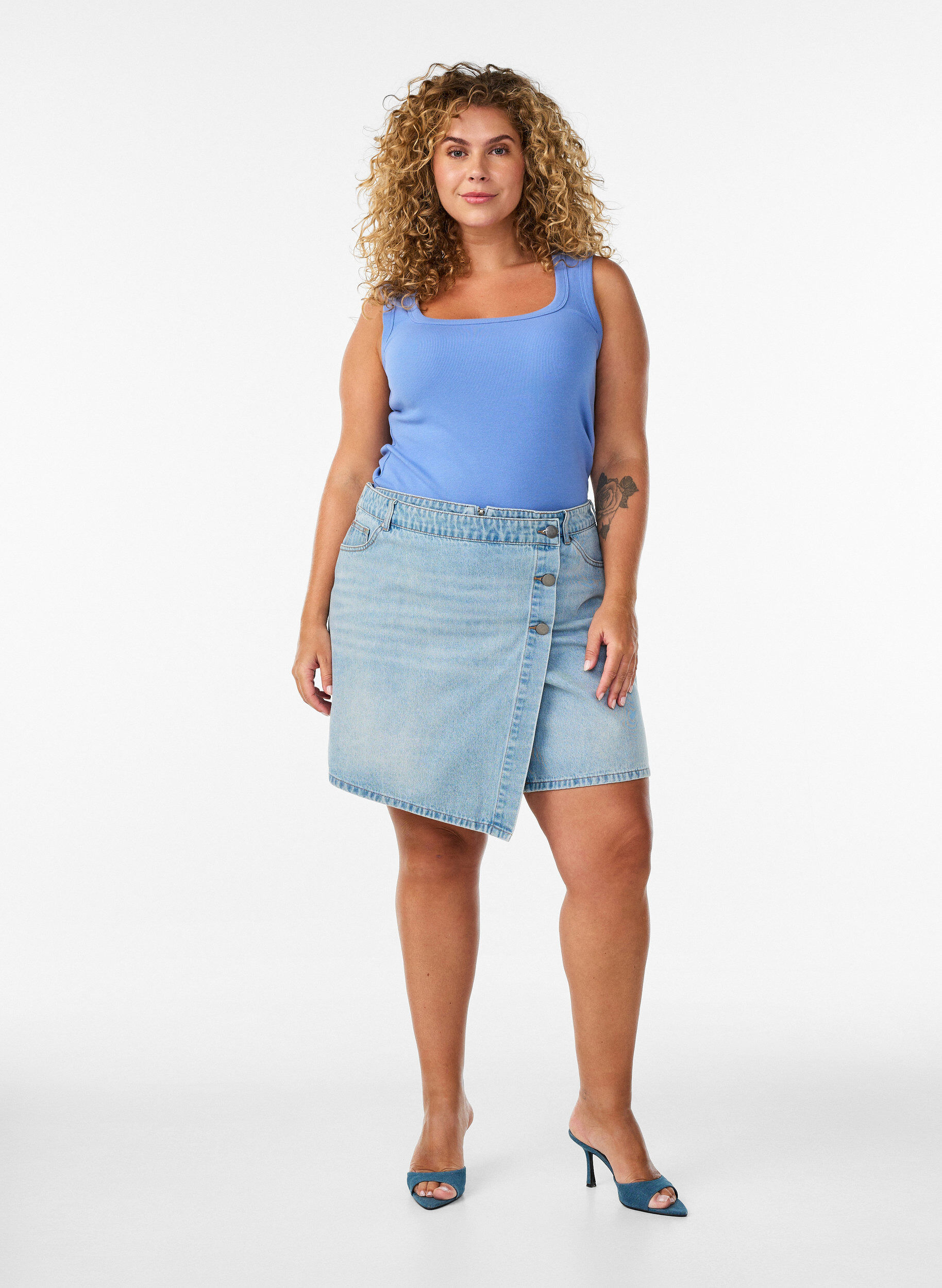 ZizziDenimskorts med sl&aring;-om-effekt og h&oslash;j talje, Bl&aring;, Model image number 1