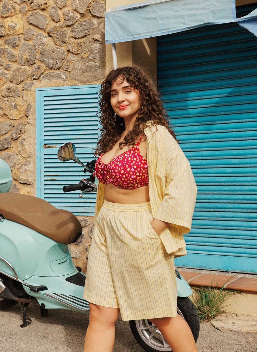 Stribede shorts med h&oslash;j talje og l&oslash;s pasform, Gul, Image image number 0