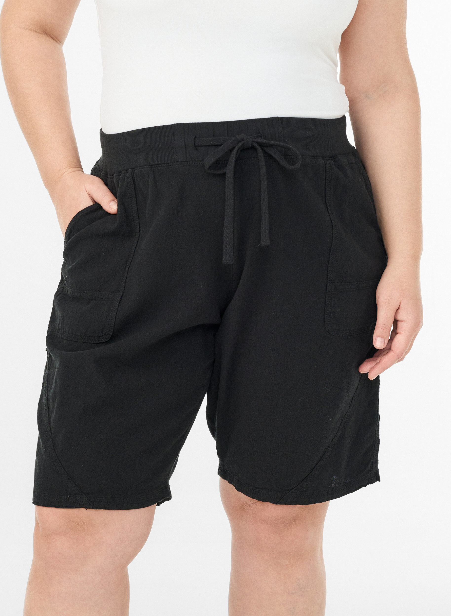 ZizziL&oslash;se shorts i bomuld med lommer, Sort, Model image number 3