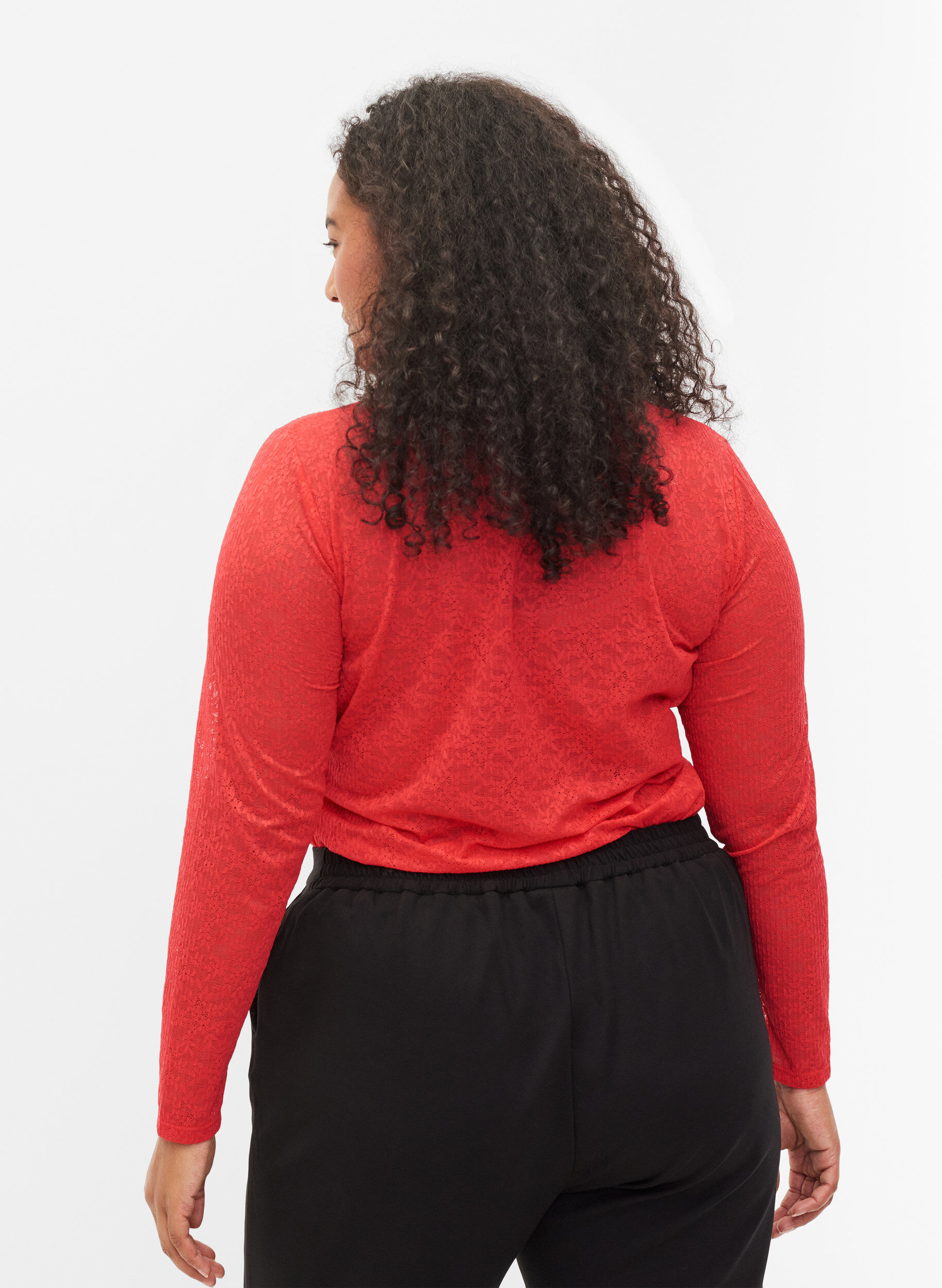 Zizzi T&aelig;tsiddende blondebluse med lange &aelig;rmer, Hibiscus, Model image number 1