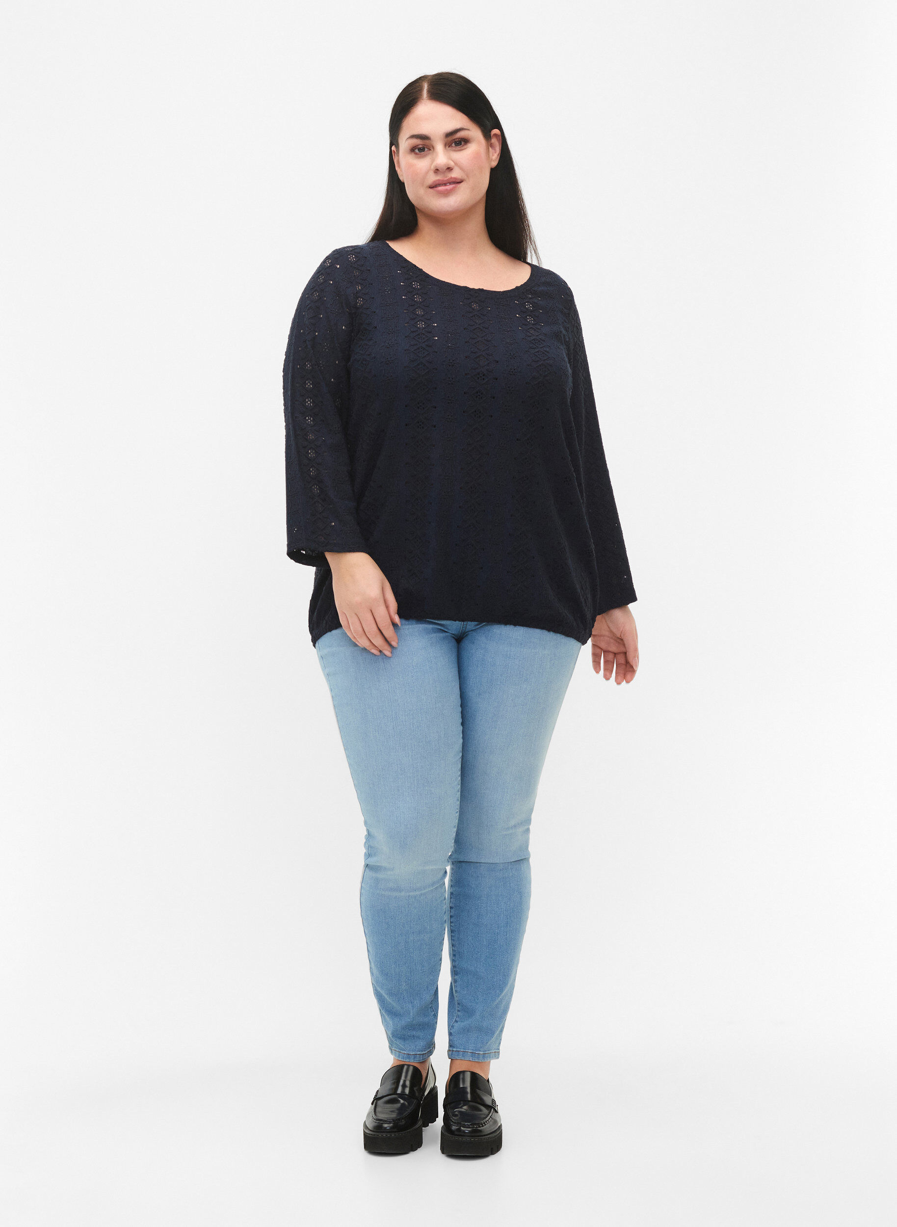 Zizzi Bluse med broderi anglaise og 7/8 &aelig;rmer, Navy Blazer, Model image number 2