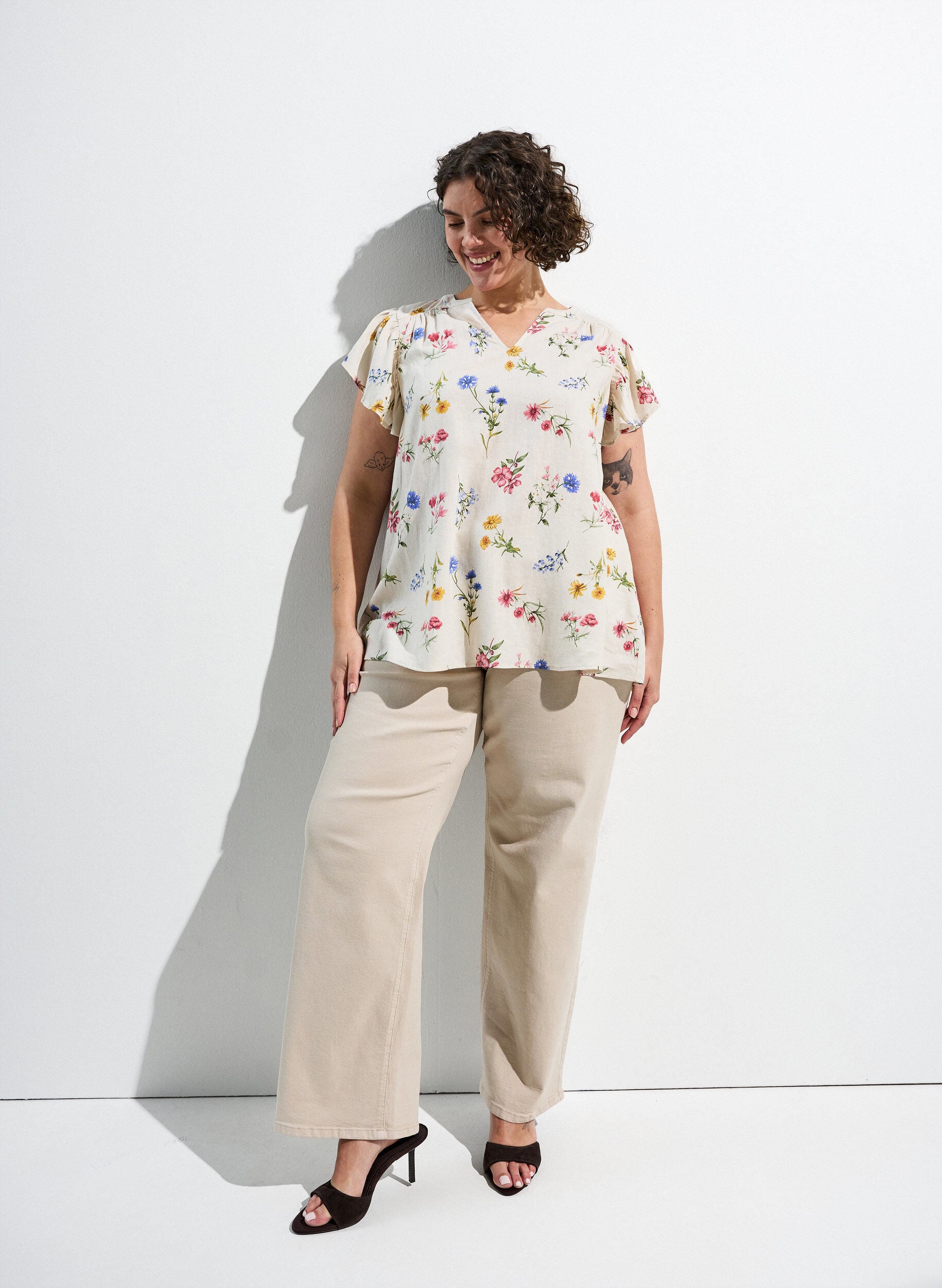 ZizziBluse i h&oslash;r og viskose med fl&aelig;se&aelig;rmer, Beige, Image image number 0