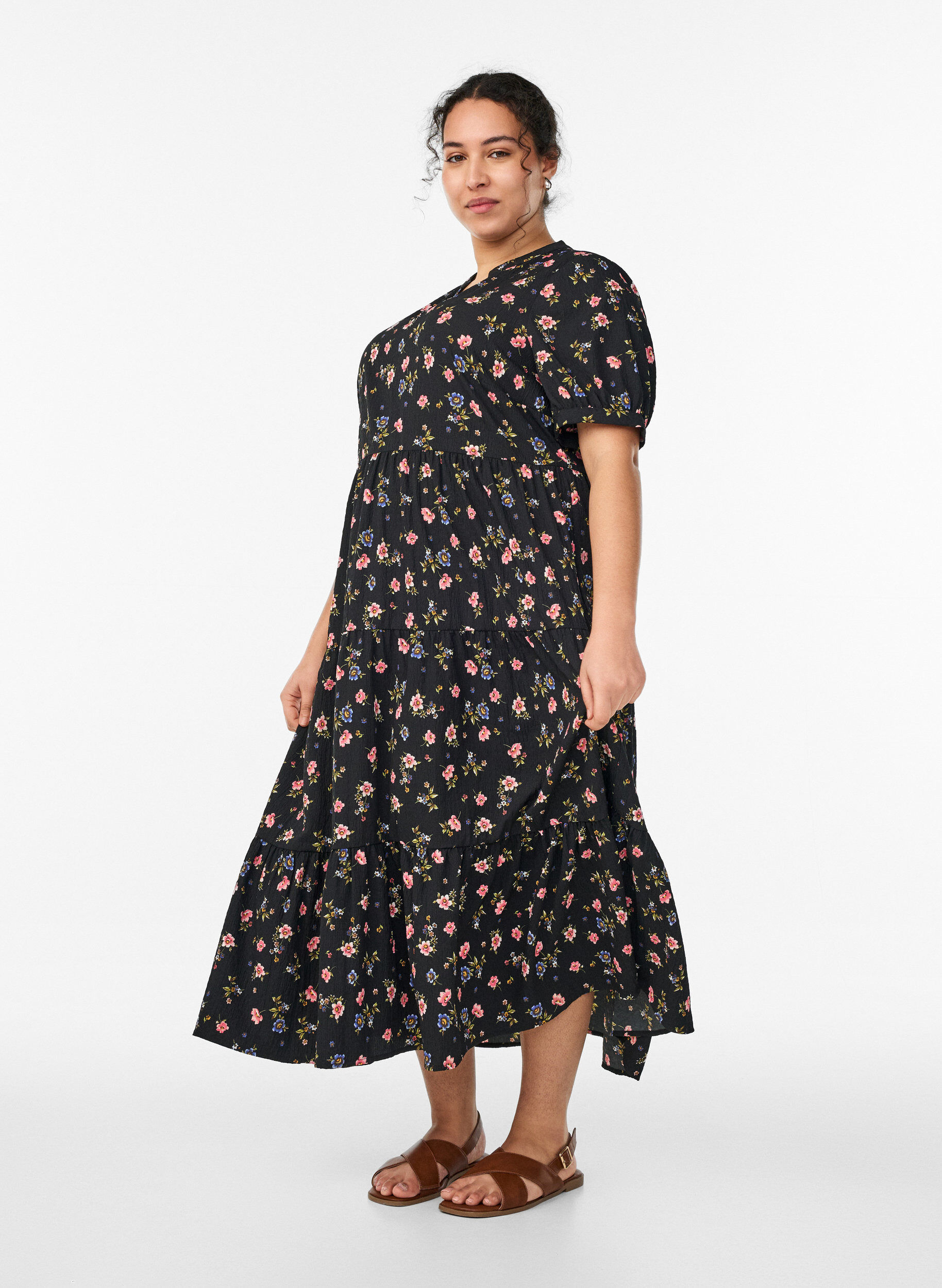 ZizziAnkellang kjole med korte &aelig;rmer og volantlag, Sort, Model image number 0