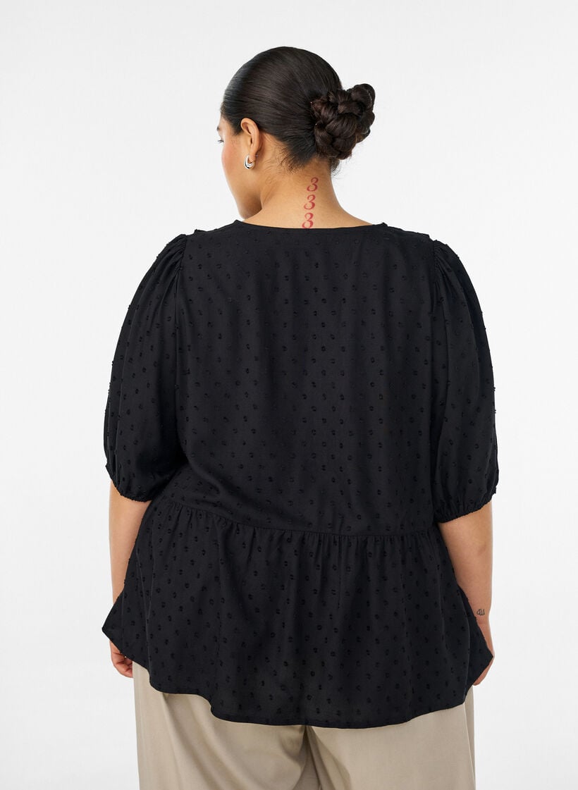 Bluse i viskose med prikket struktur og V-udsk&aelig;ring, Sort, Model image number 2