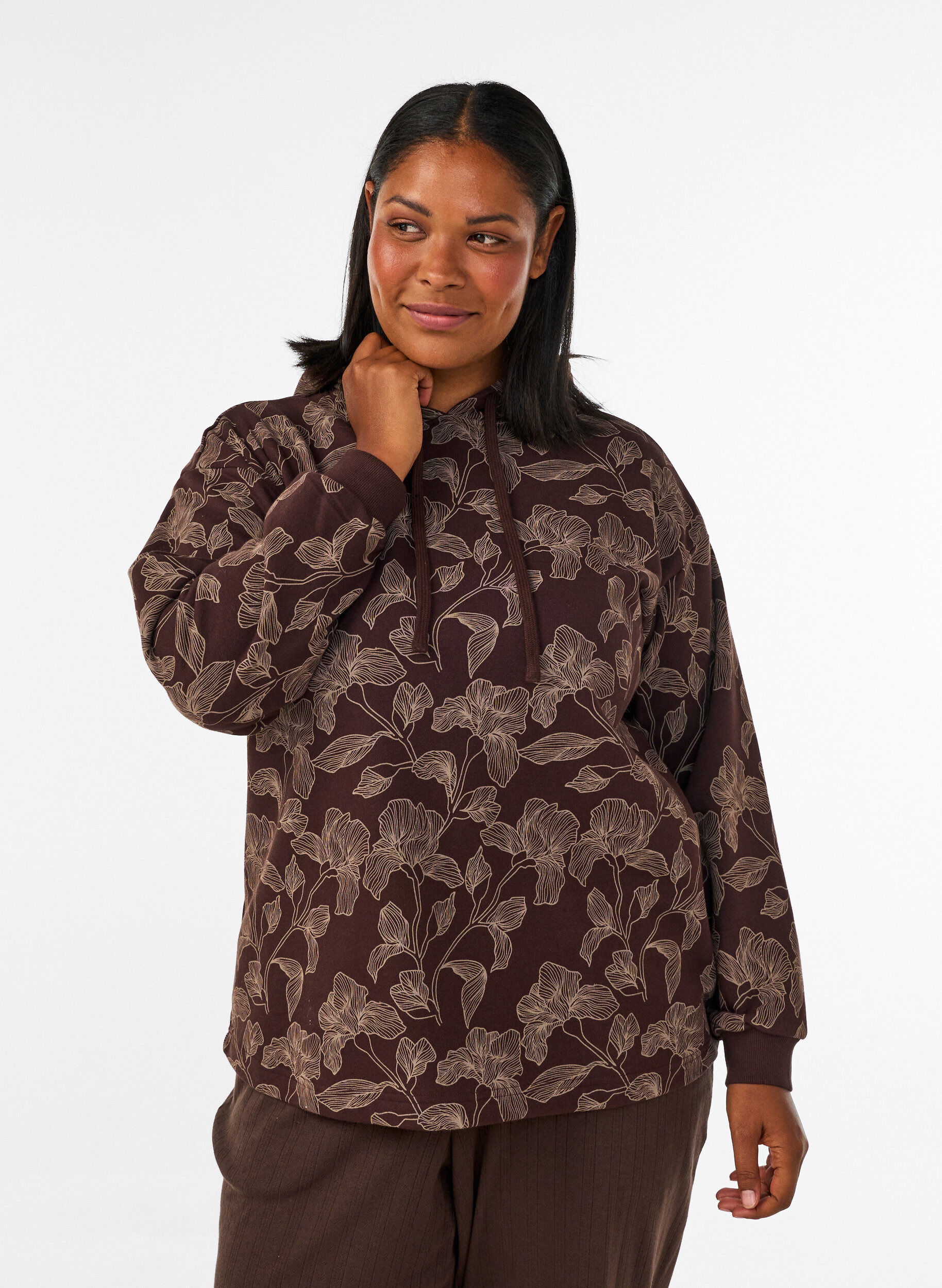 H&aelig;ttetr&oslash;je med all-over print, Brun, Model