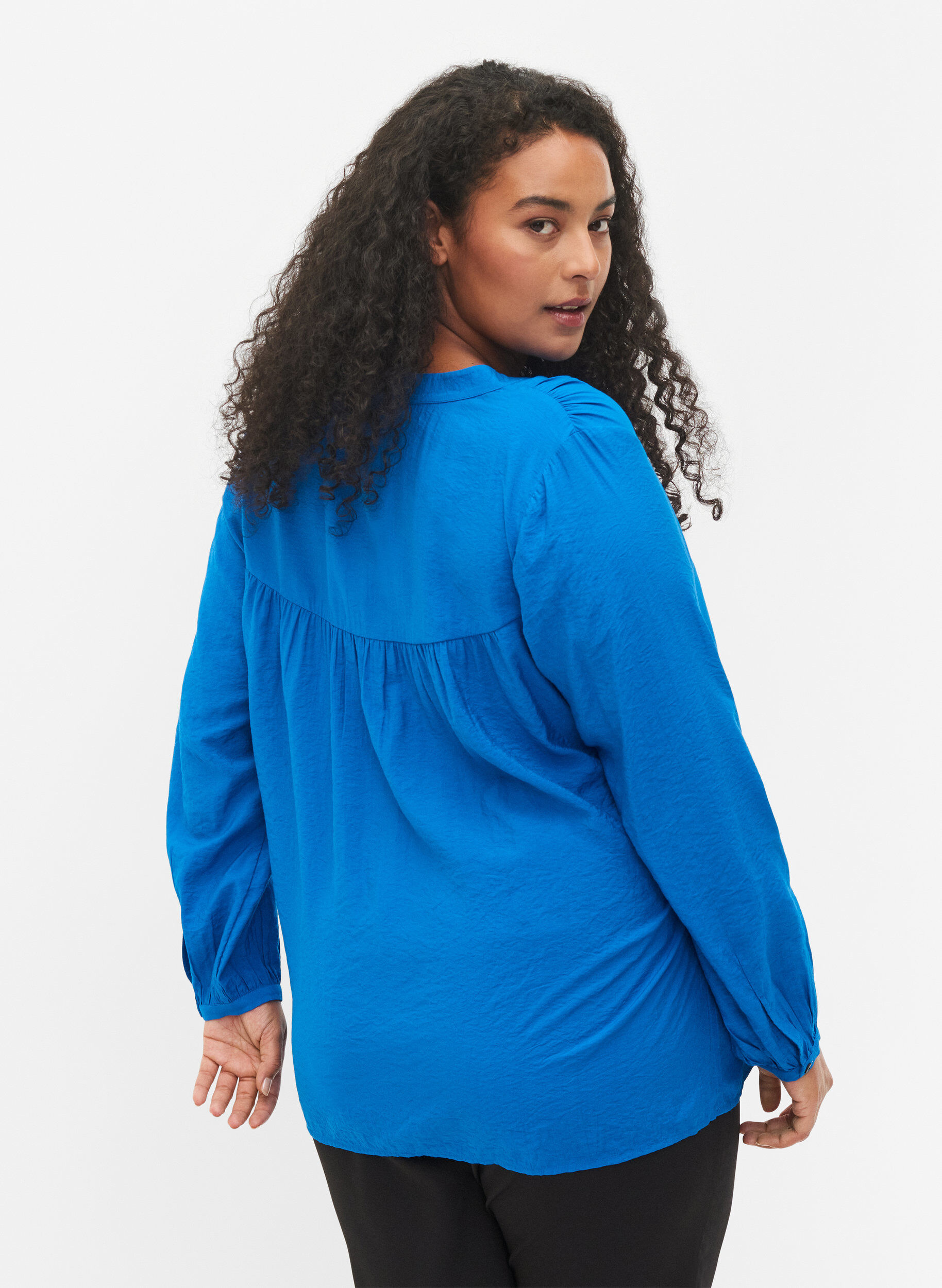 Zizzi Lang&aelig;rmet bluse i viskosemix, Skydiver, Model image number 1