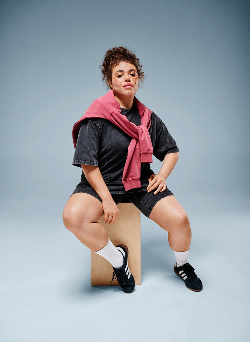 Sporty t-shirt i bomuld med washed effekt, Sort, Image image number 0