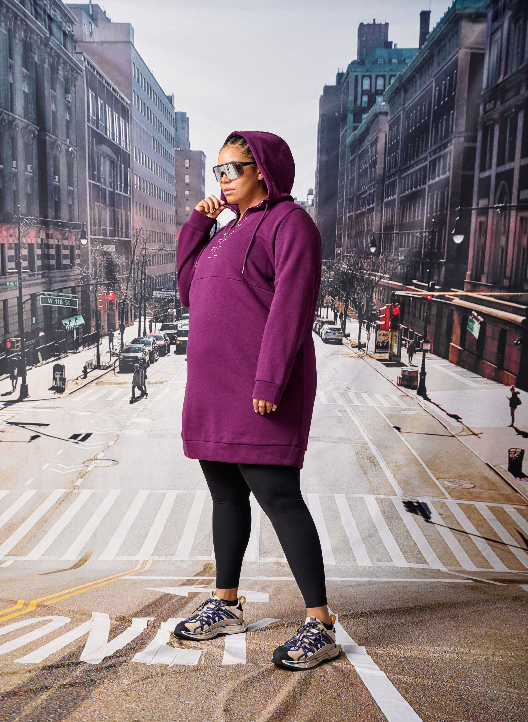 Zizzi Sporty sweatkjole med h&aelig;tte, Pickled Beet/SilverP, Image image number 0