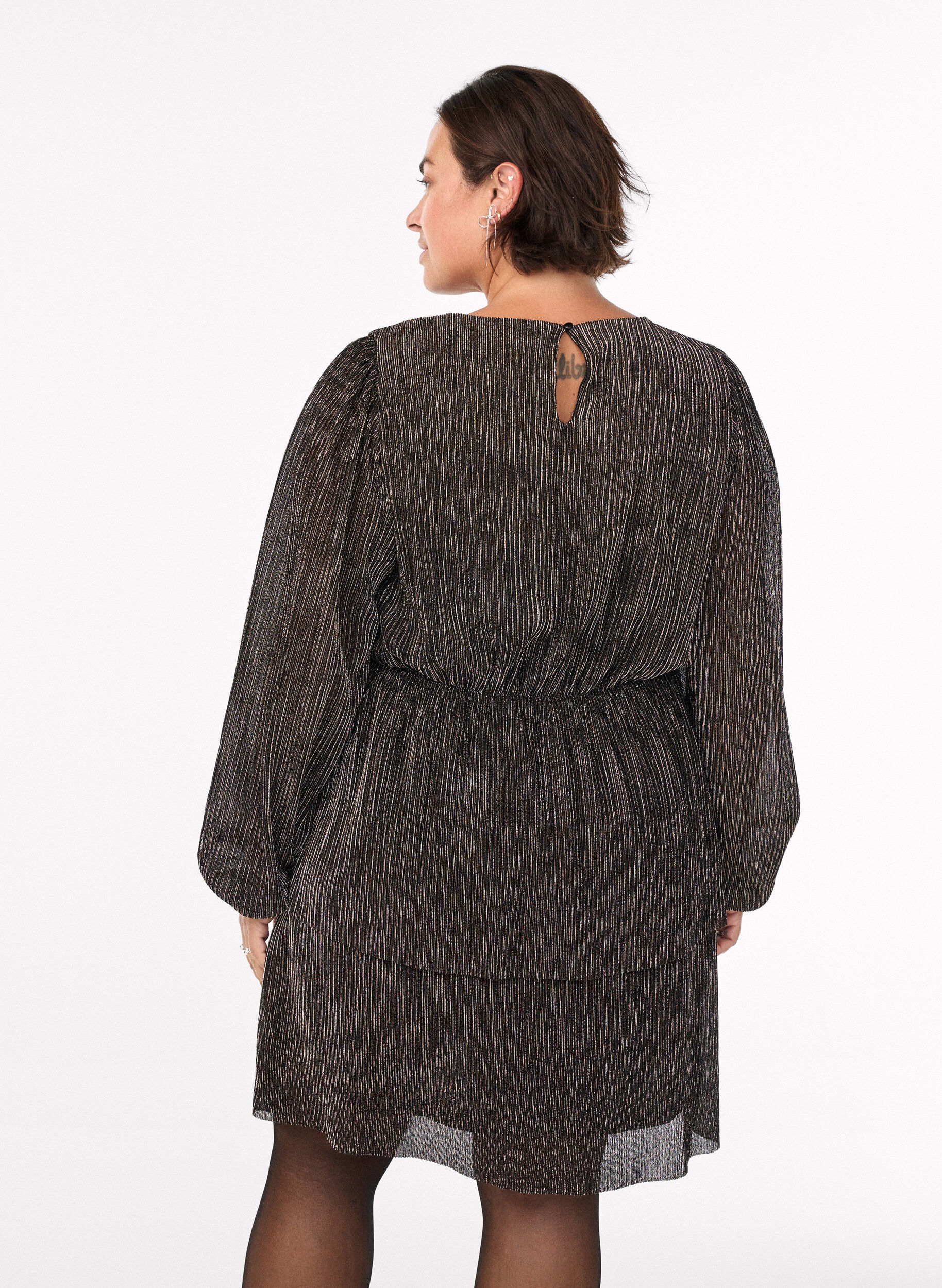 Zizzi Kort kjole med glitterstriber og lange &aelig;rmer, Sort, Model image number 2