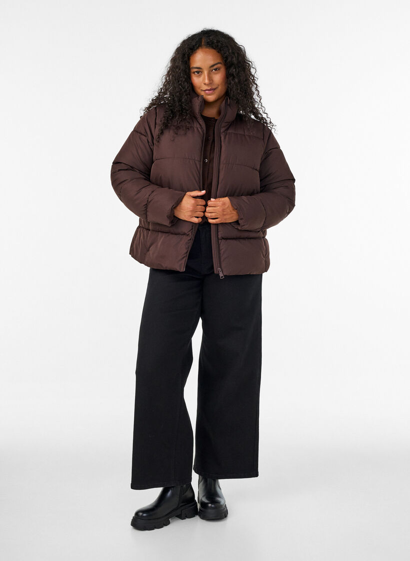 Kort pufferjakke med h&oslash;j krave, Brun, Model image number 1